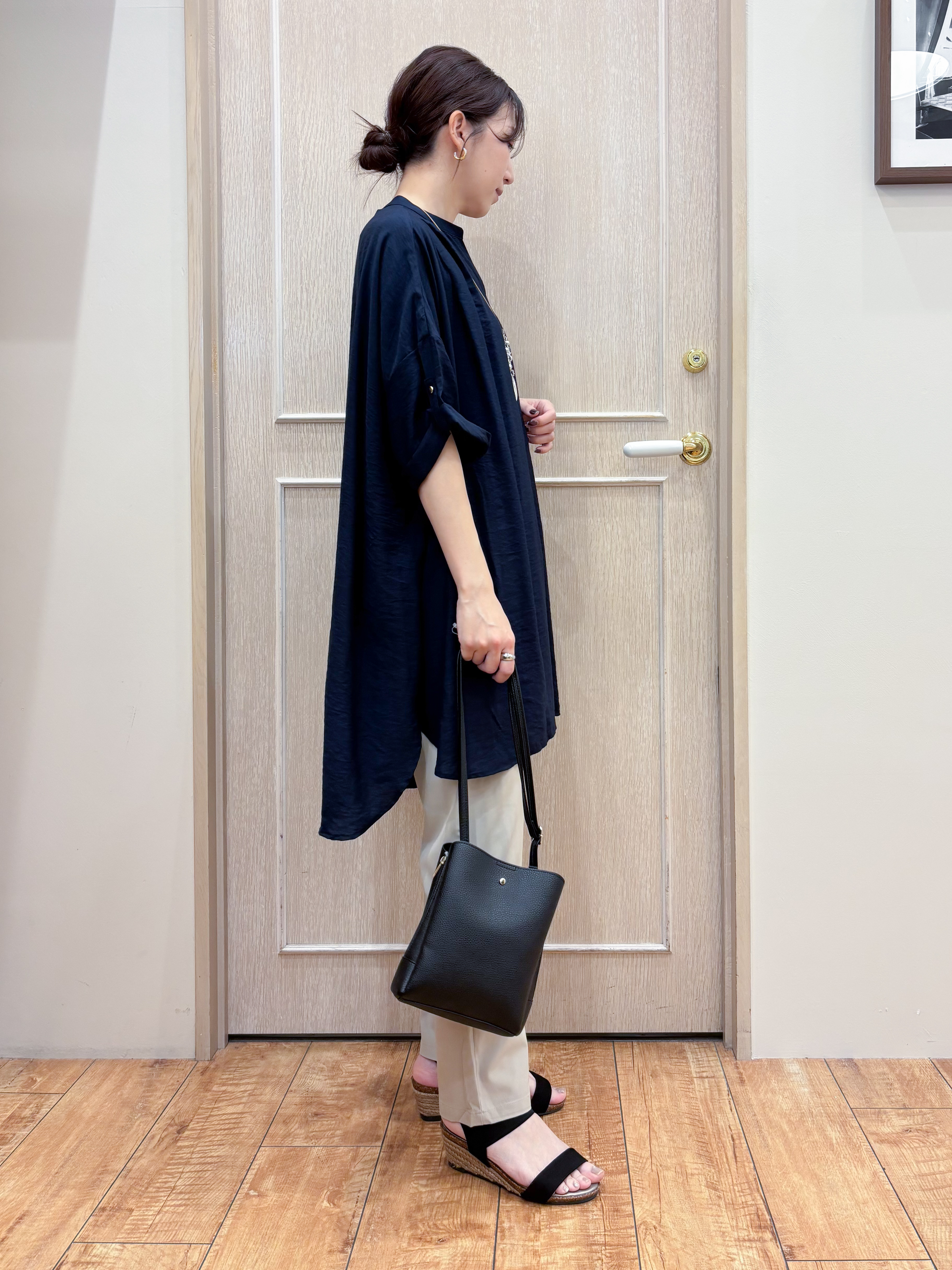 なみさんの「SHOO･LA･RUE｜【ひんやり/S-LL/洗濯機可】体型カバー叶える 大人のゆるドルマンチュニック」を使ったコーディネート