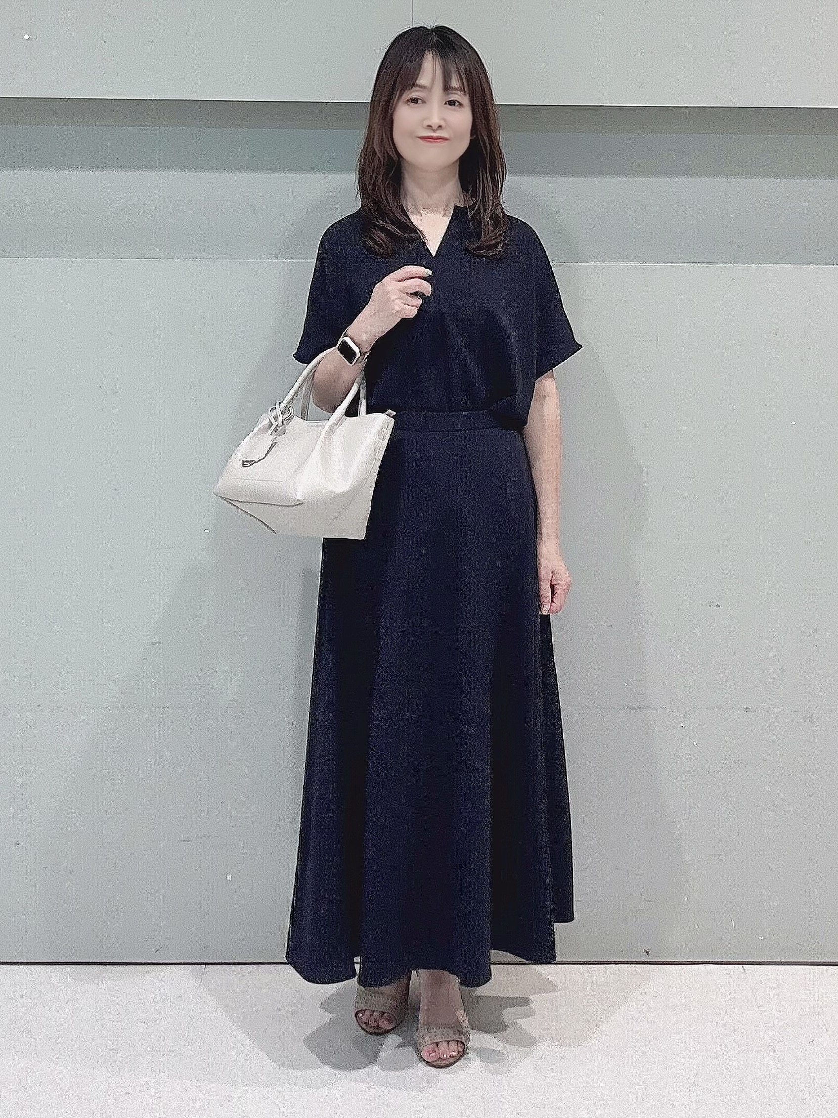 makiさんの「UNTITLED｜【UV/接触冷感/セットアップ可】リラクシーキーVネックブラウス」を使ったコーディネート