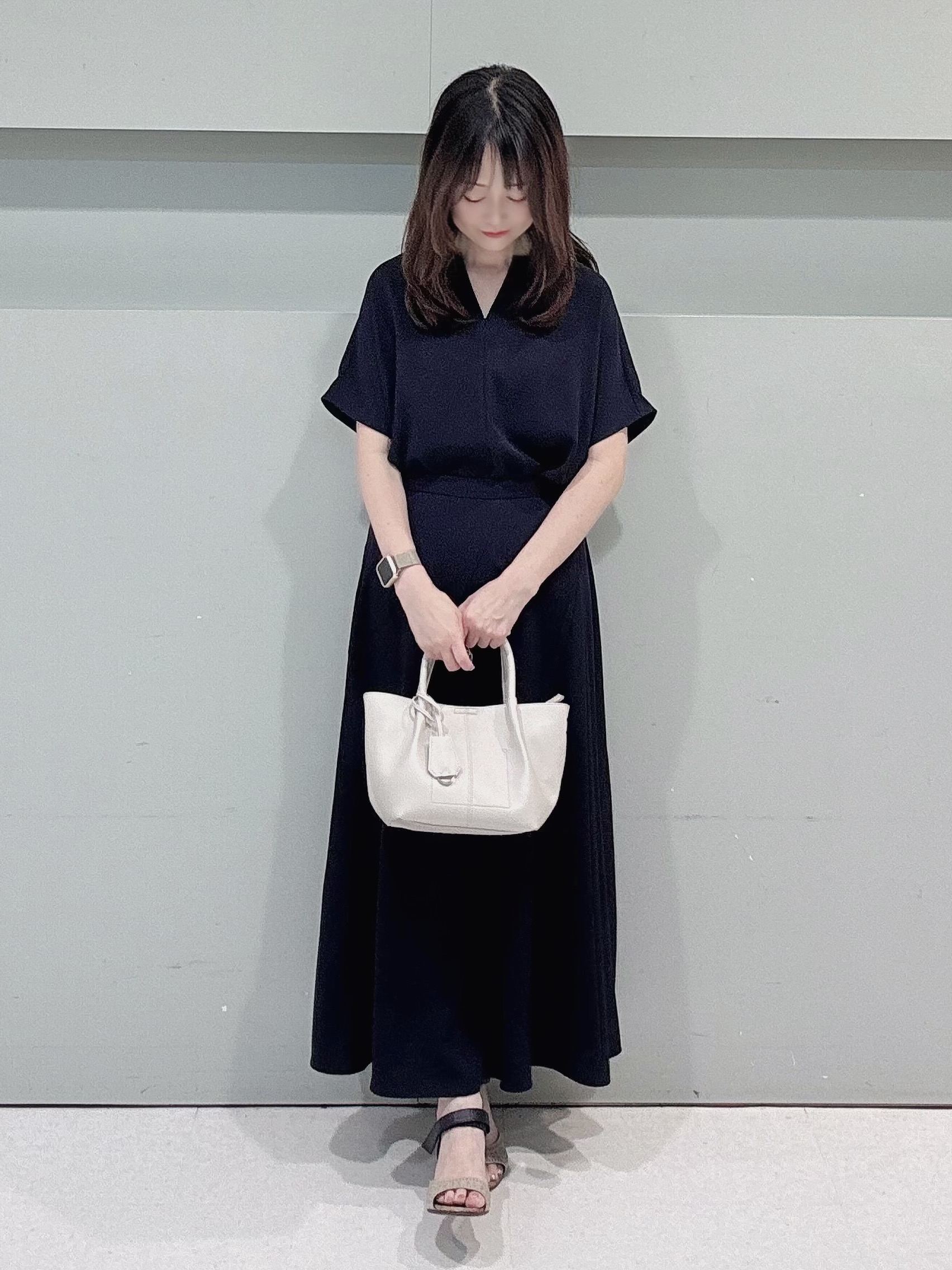 makiさんの「UNTITLED｜【UV/接触冷感/セットアップ可】リラクシーキーVネックブラウス」を使ったコーディネート