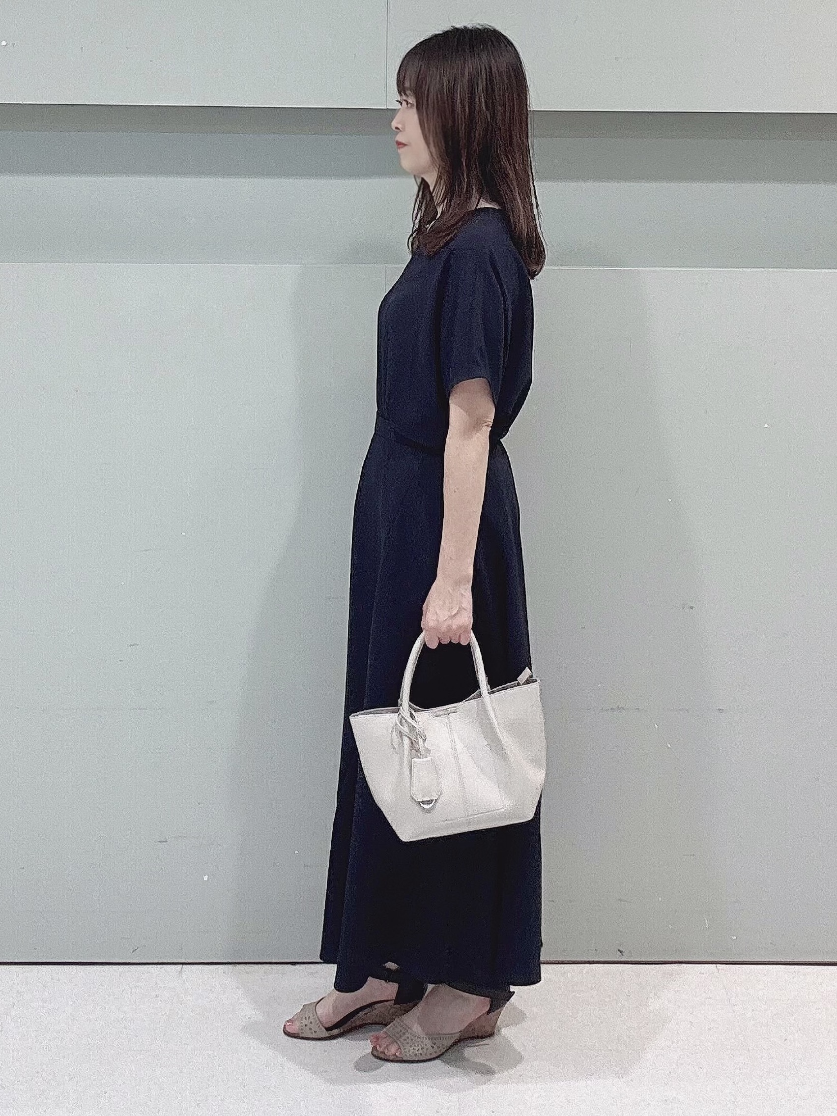makiさんの「UNTITLED｜【UV/接触冷感/セットアップ可】リラクシーキーVネックブラウス」を使ったコーディネート
