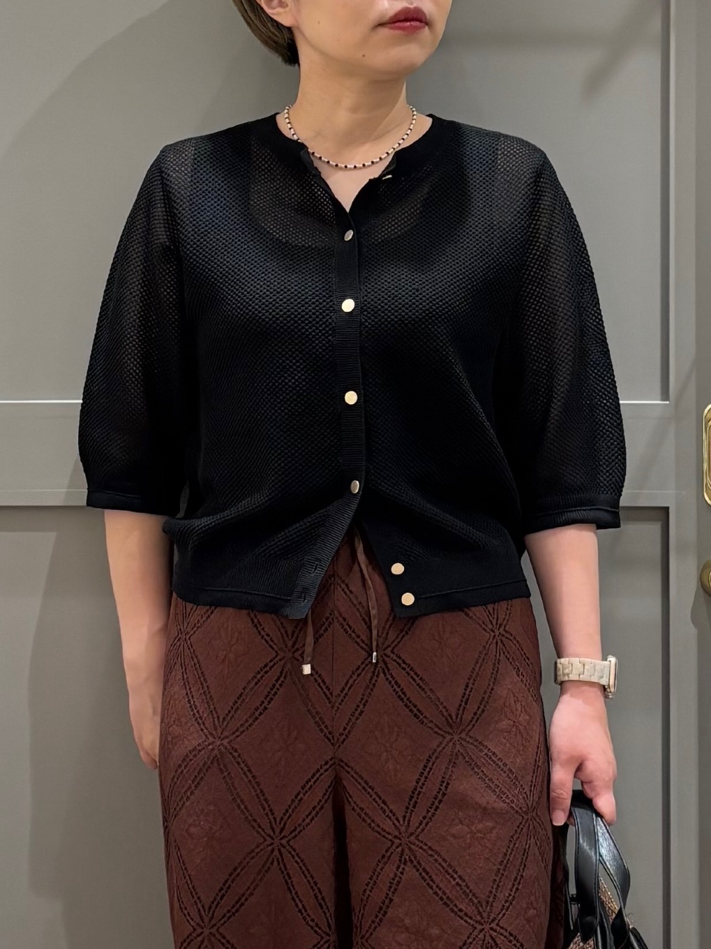 こばさんの「grove｜【貴島明日香さん着用・洗える】透けない、大人のメッシュカーディガン」を使ったコーディネート