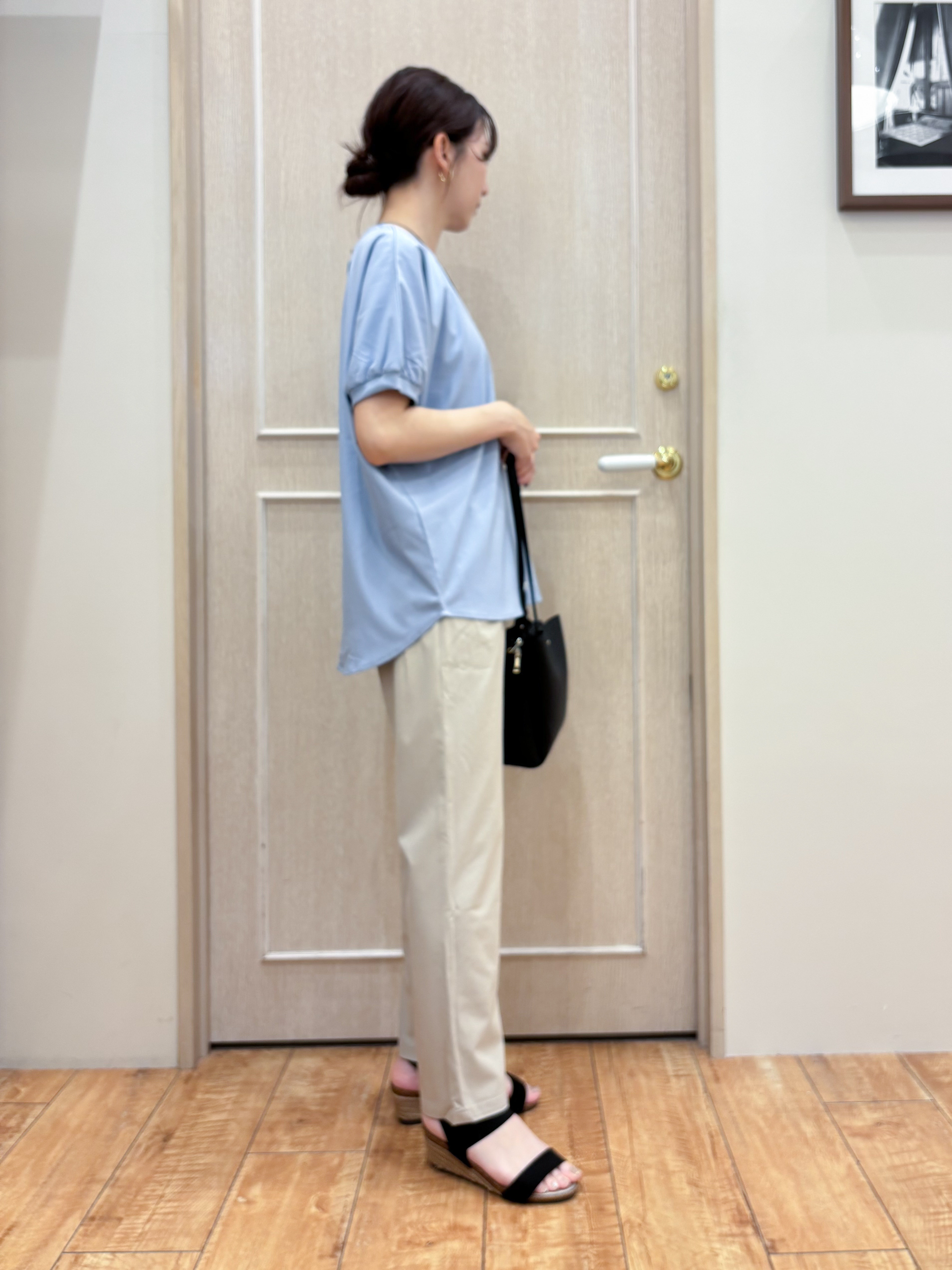 なみさんの「SHOO･LA･RUE｜【ひんやり/洗濯後しわになりにくい】インせず着られる さらっとタッチのドルマンブラウス」を使ったコーディネート