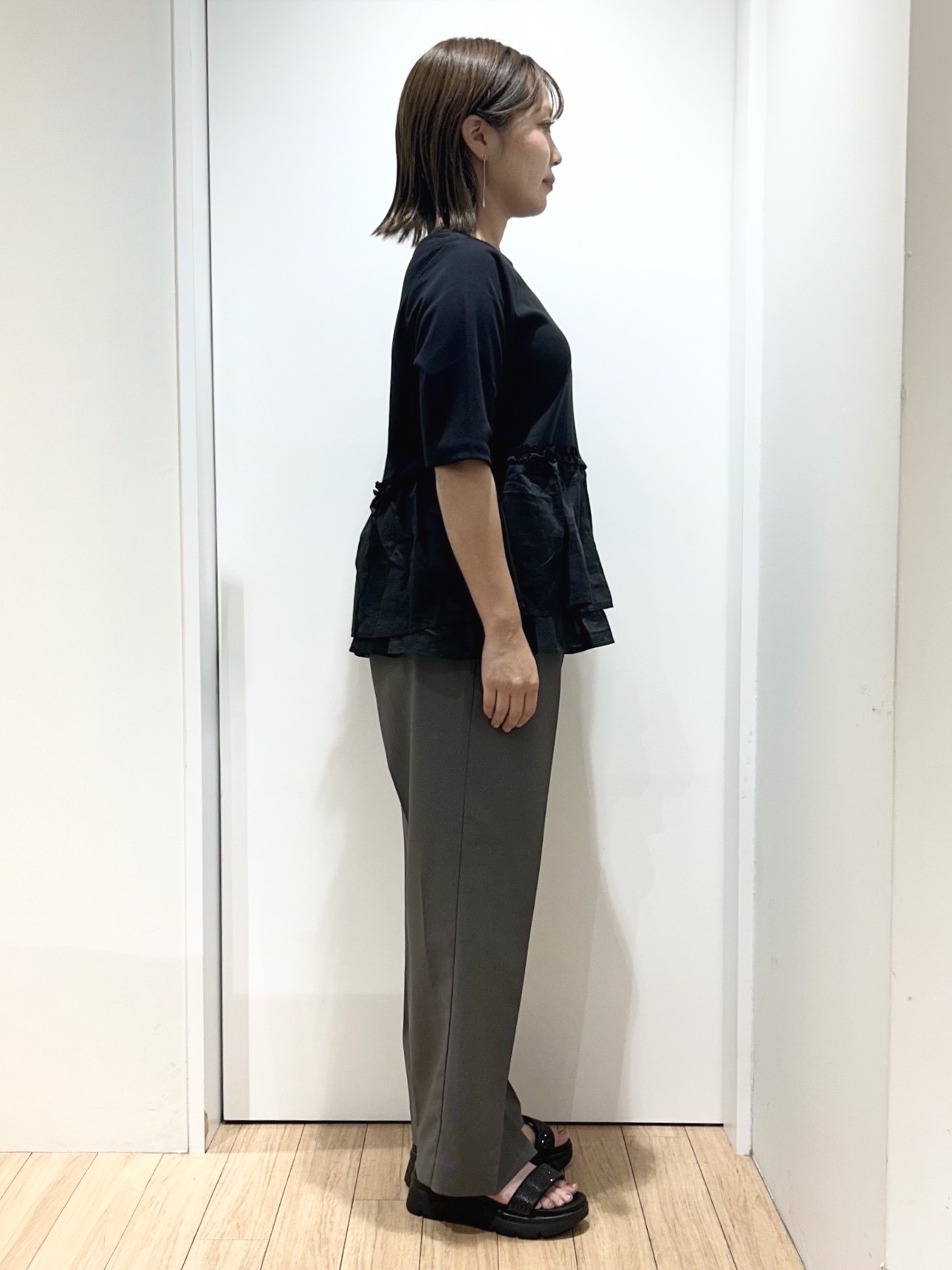 shihoさんの「grove｜【体型カバー】INせず決まる、ウエストシアーフリルTシャツ」を使ったコーディネート