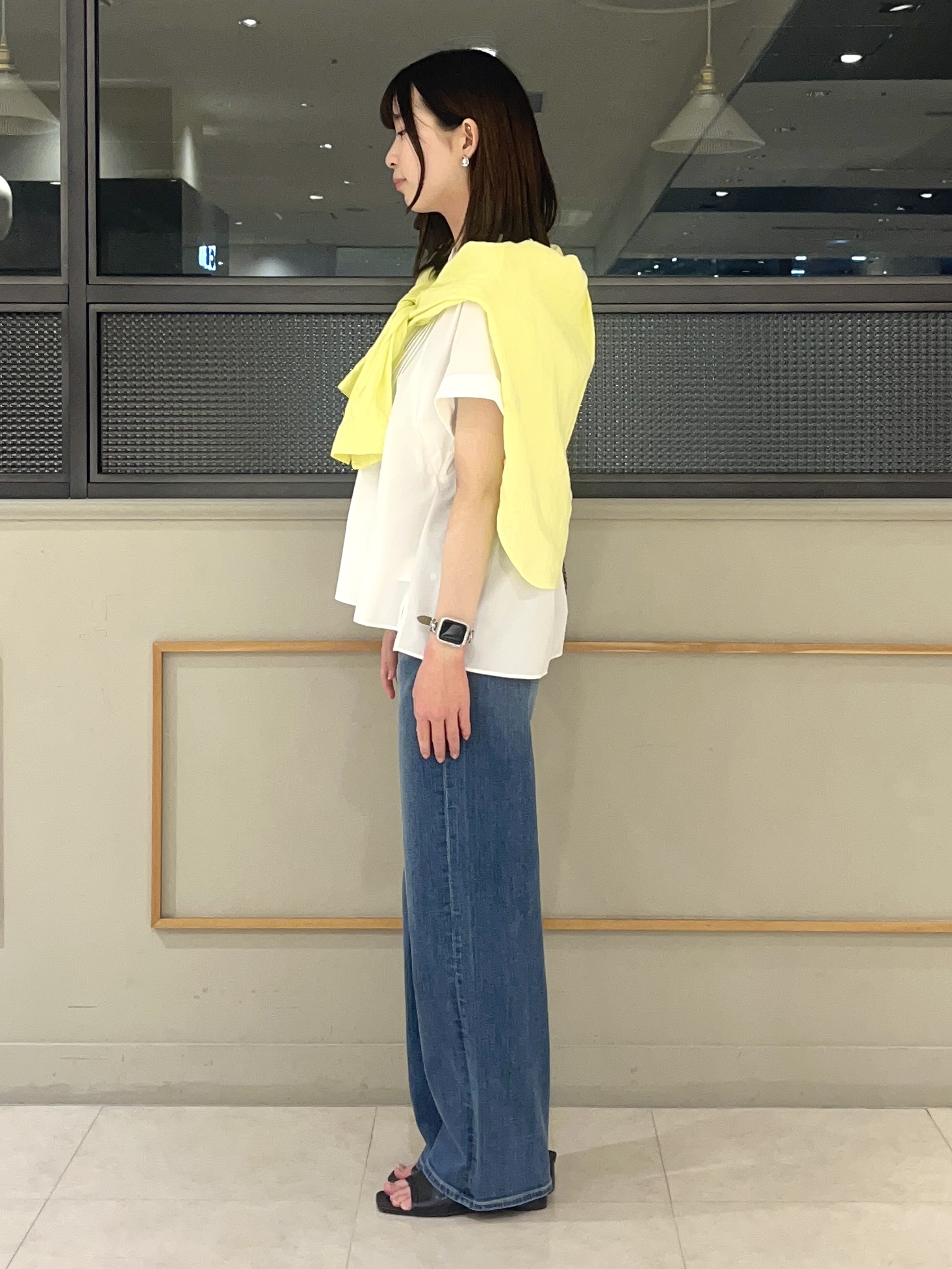 kumiさんの「INDIVI｜【撥水／UVケア／SETUP可能】軽量タックスキッパーブラウス」を使ったコーディネート