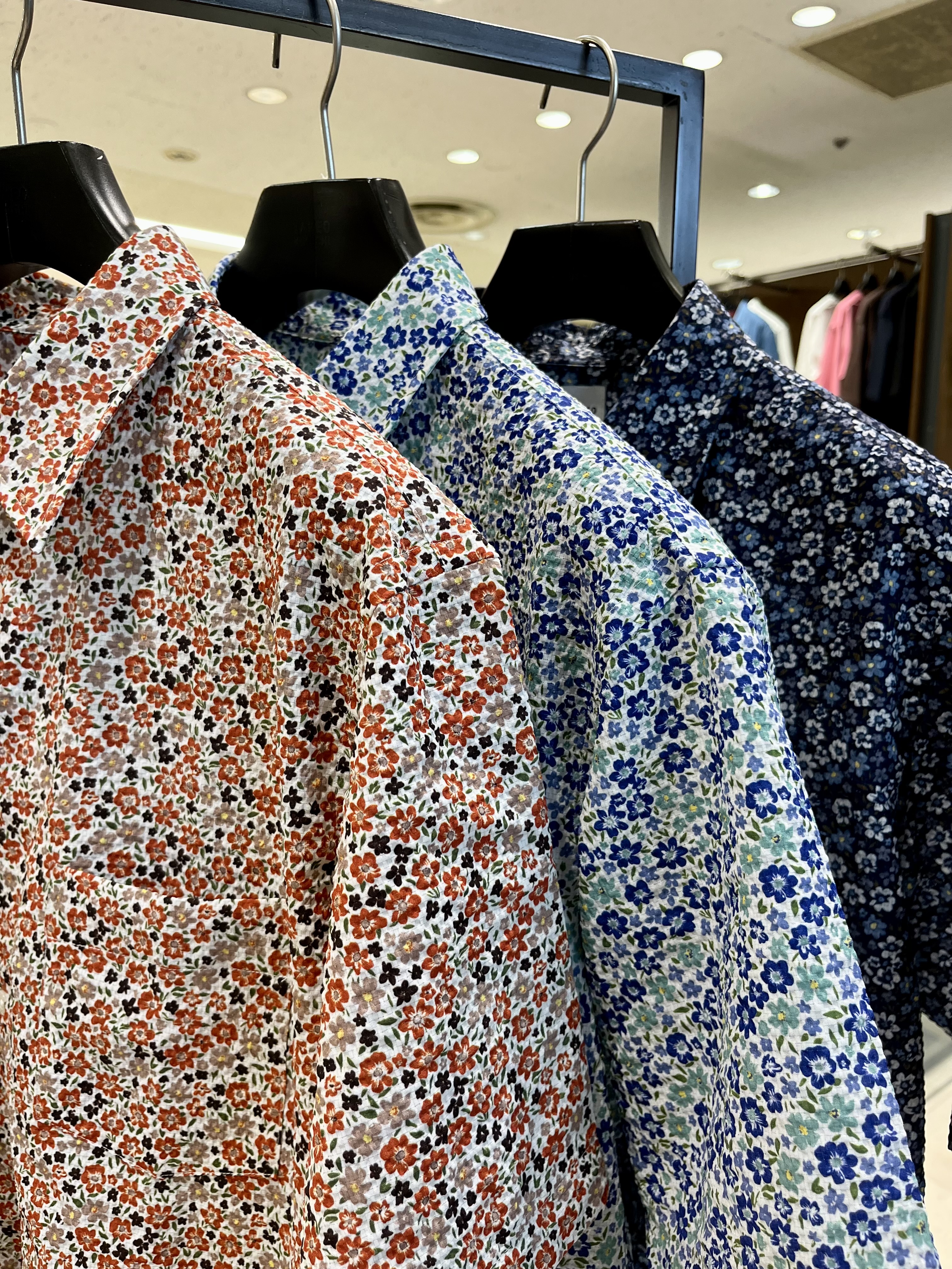 uedaさんの「TAKEO KIKUCHI｜リップル小花シャツ」を使ったコーディネート