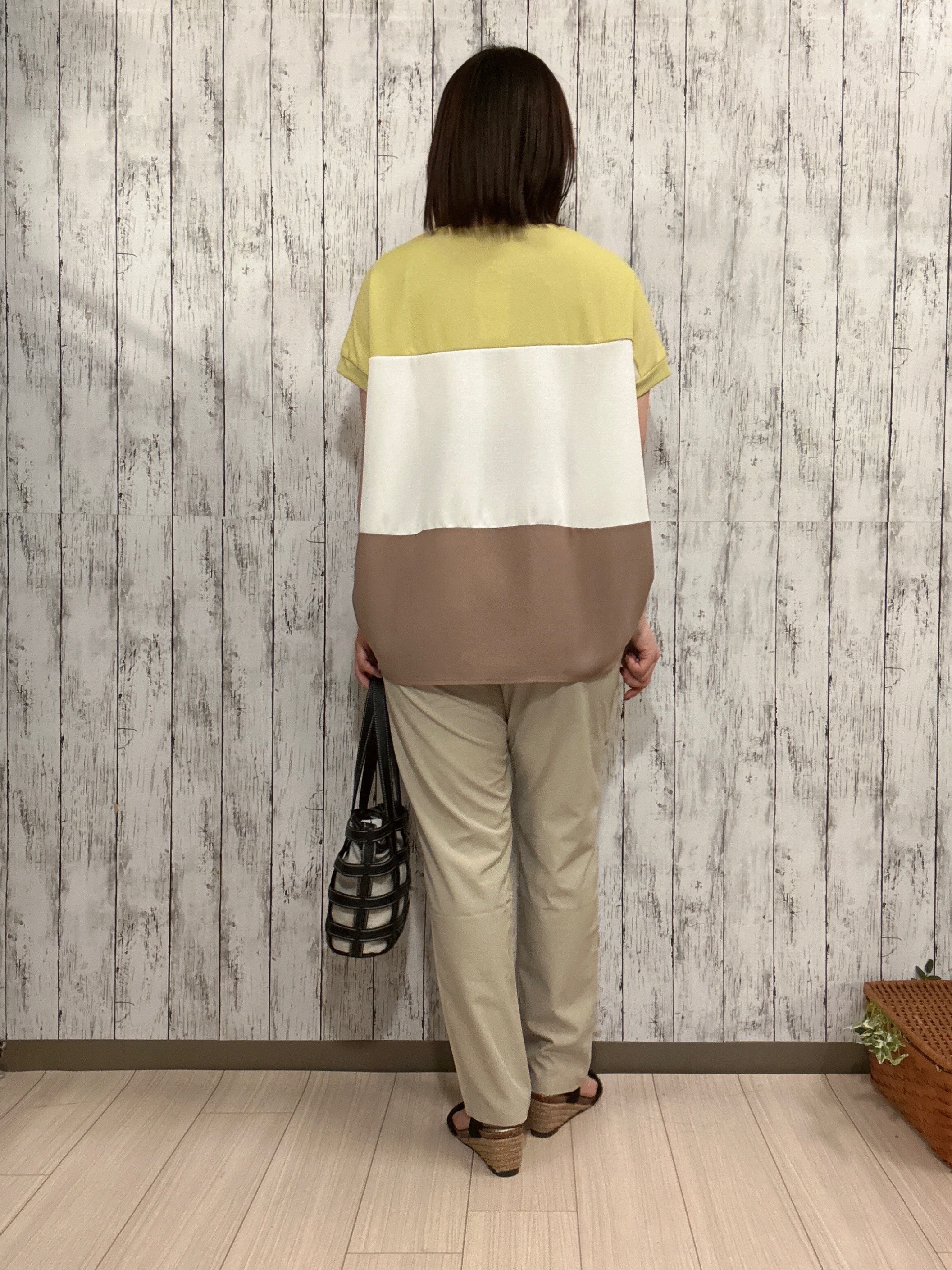 シカさんの「SHOO･LA･RUE｜【S-LL/洗濯機可/体型カバー】1枚で主役になる 3段切替 ドルマンＴシャツ」を使ったコーディネート