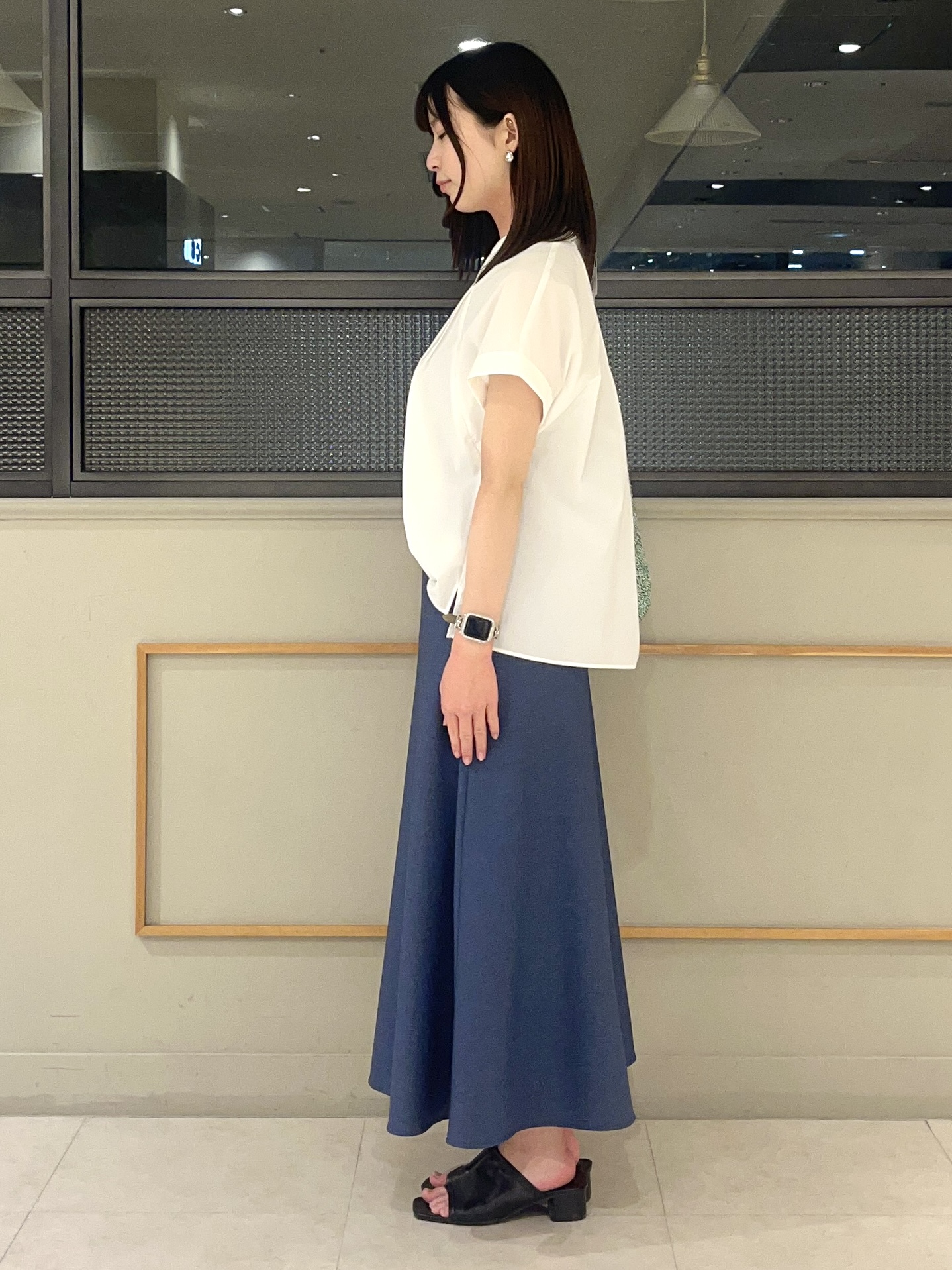 kumiさんの「INDIVI｜【撥水／UVケア／SETUP可能】軽量タックスキッパーブラウス」を使ったコーディネート