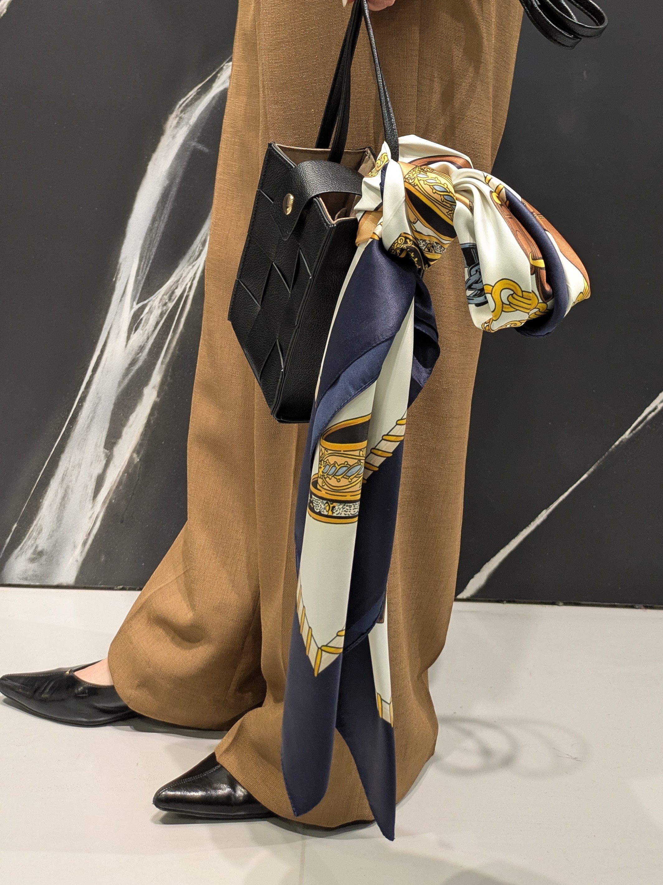 MIKIさんの「COUP DE CHANCE｜【手洗い可/日本製/和紙混】Vネック半袖ニット」を使ったコーディネート