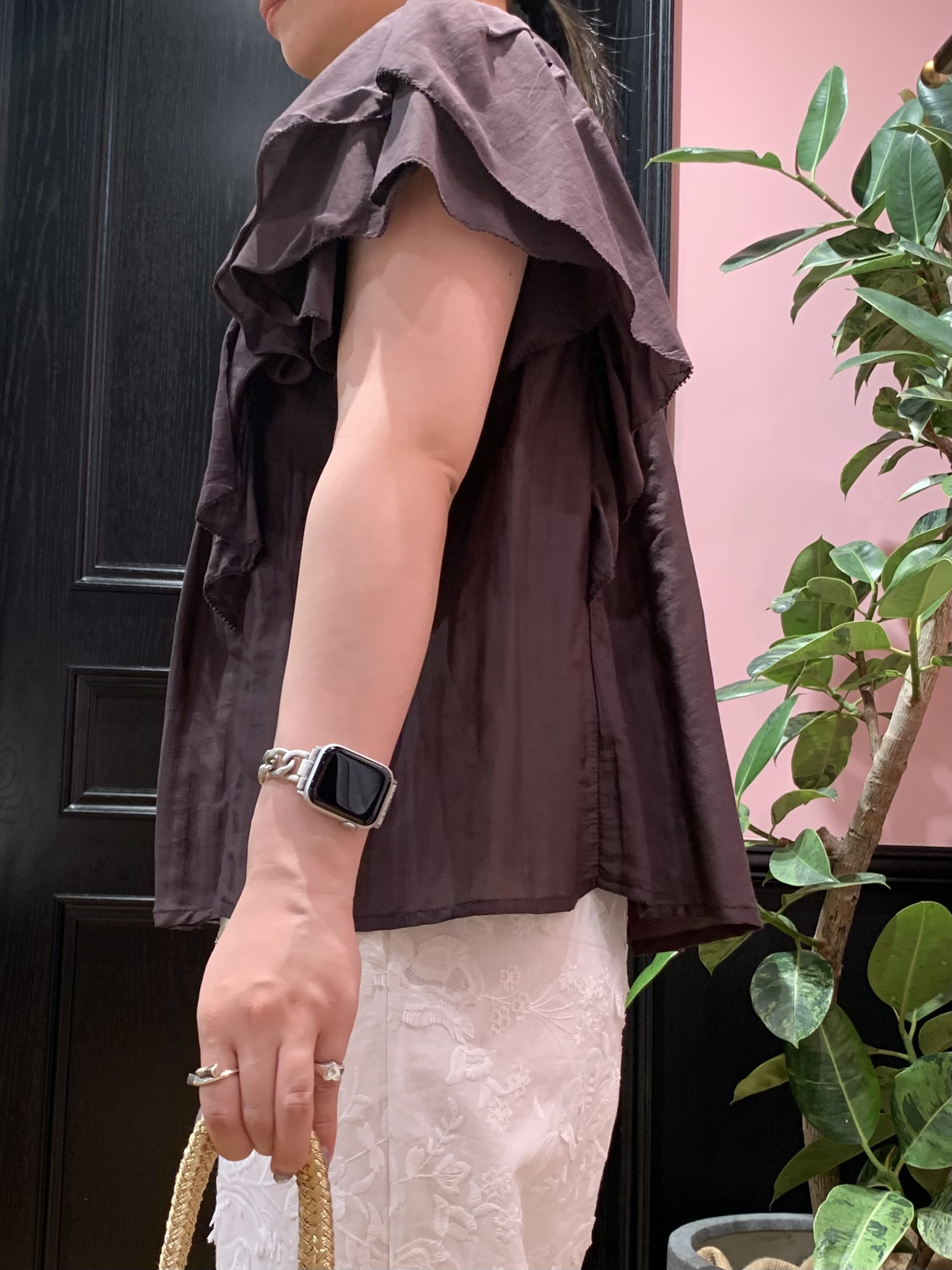 SAKAIさんの「DRESSTERIOR｜コットンシルク ラッフルスリーブ ブラウス」を使ったコーディネート