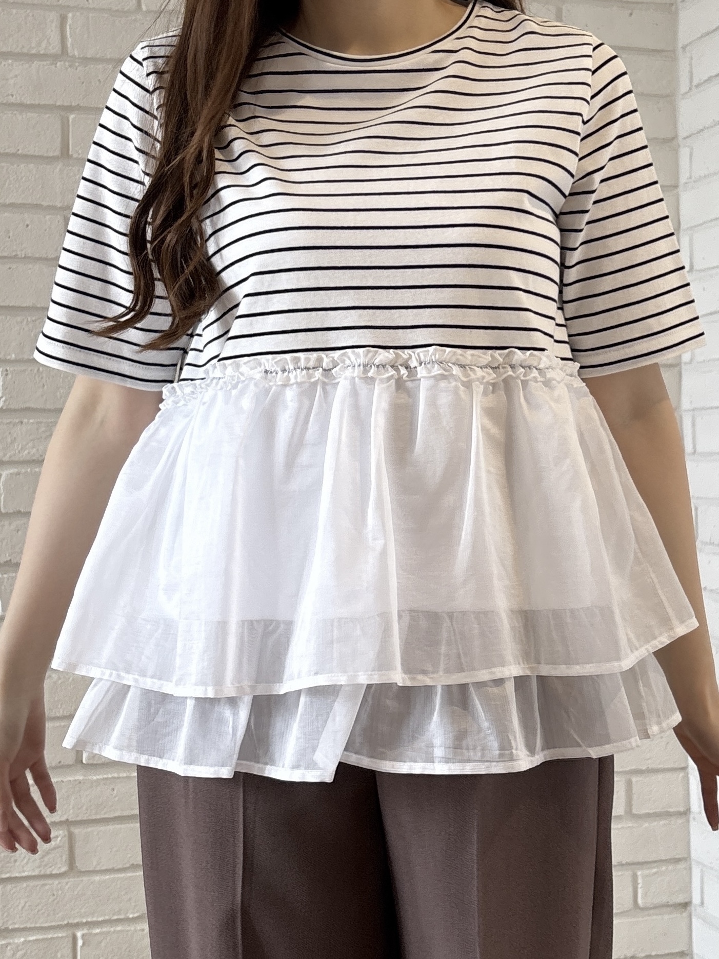 sayaさんの「grove｜【体型カバー】INせず決まる、ウエストシアーフリルTシャツ」を使ったコーディネート