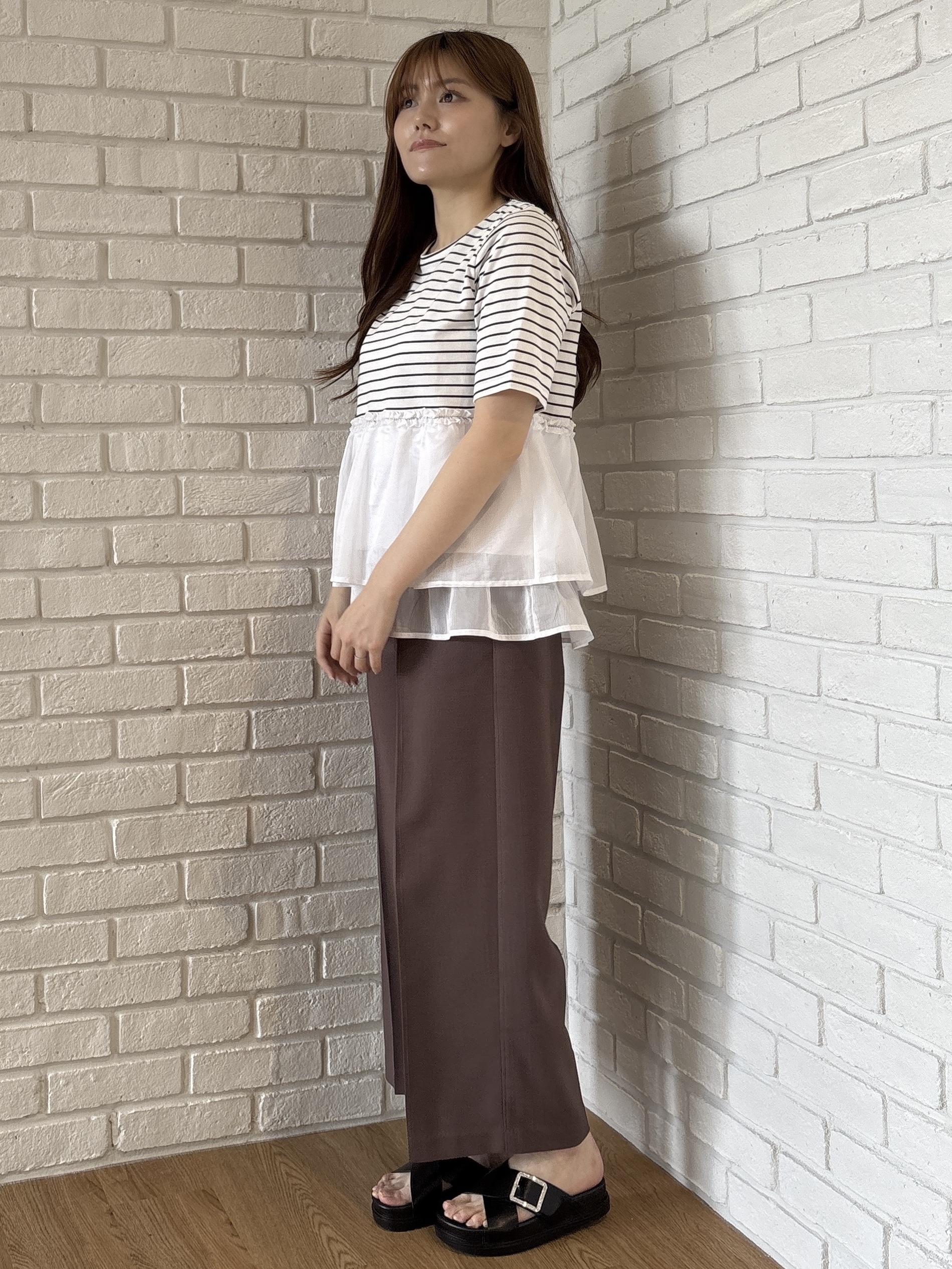 sayaさんの「grove｜【体型カバー】INせず決まる、ウエストシアーフリルTシャツ」を使ったコーディネート