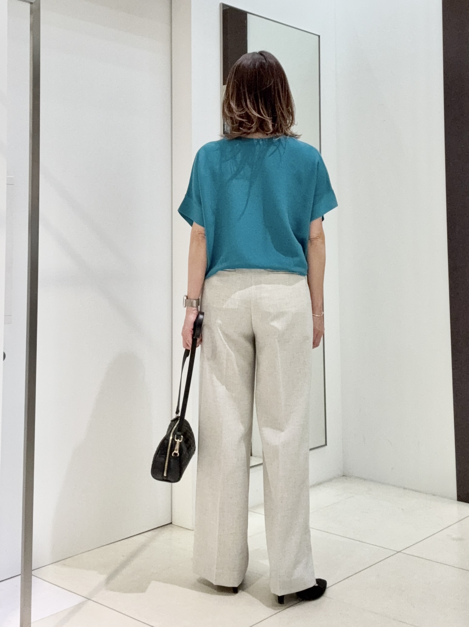 tomoさんの「UNTITLED｜【11色展開/体型カバー】前後2WAYフレンチスリーブニット」を使ったコーディネート