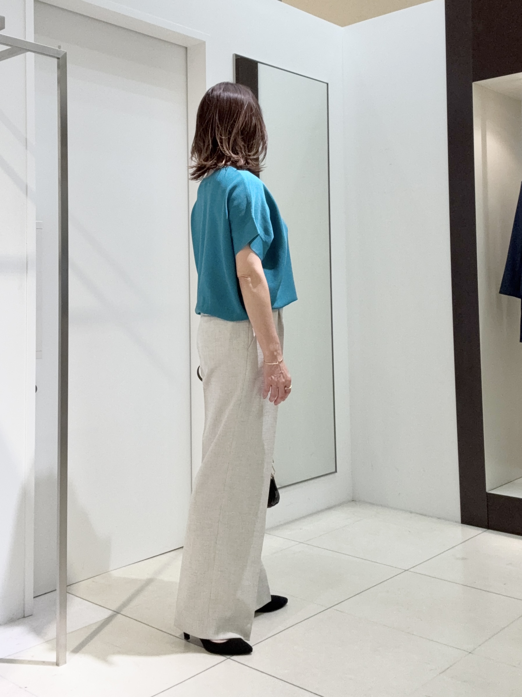 tomoさんの「UNTITLED｜【11色展開/体型カバー】前後2WAYフレンチスリーブニット」を使ったコーディネート