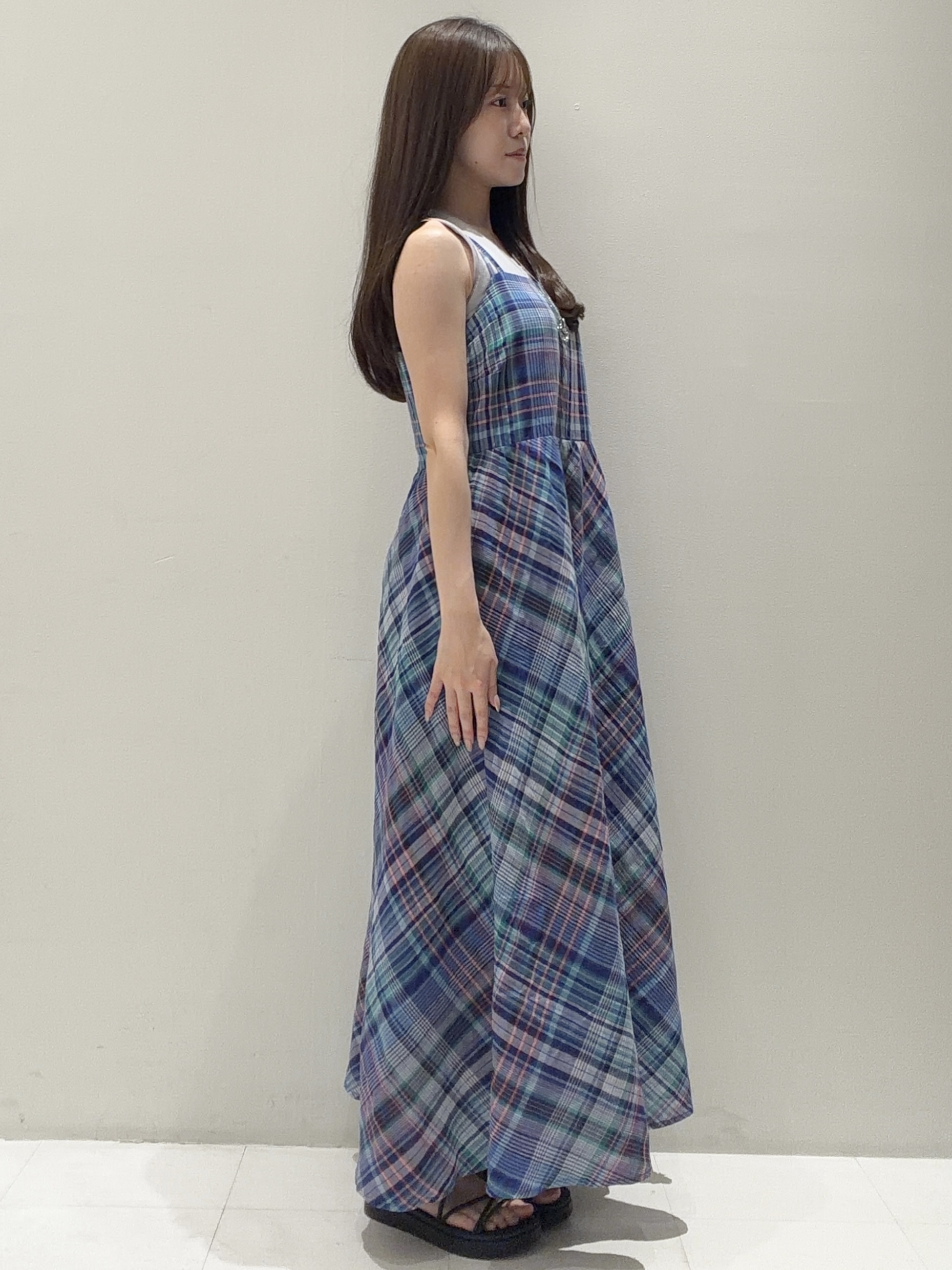 risaさんの「grove｜【貴島明日香さん着用】夏を楽しむ一枚、マドラスチェックキャミワンピース」を使ったコーディネート