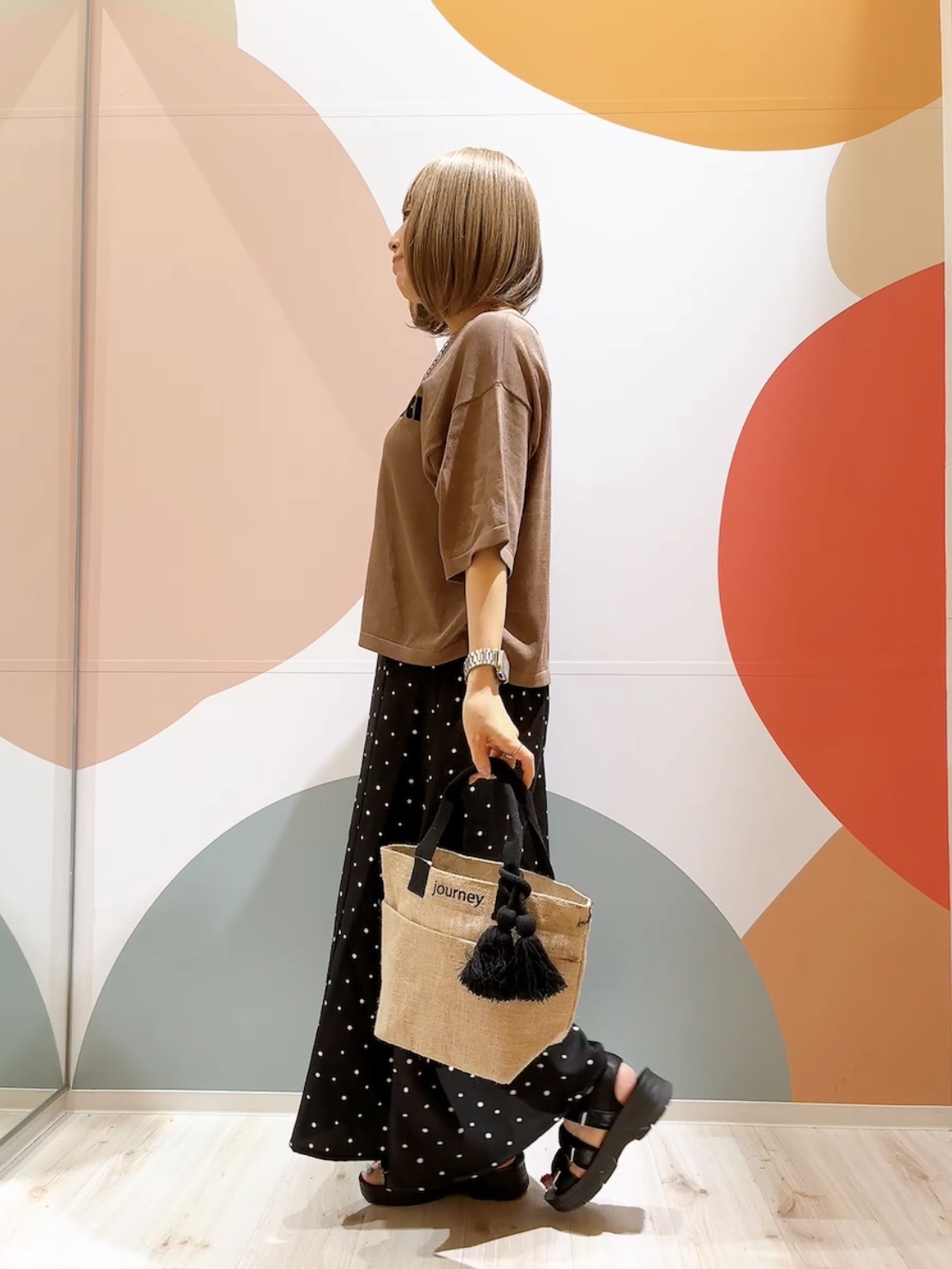 長男さんの「SHOO･LA･RUE｜【体型カバー】程よい透け感 デザインアソート 5分袖シアーニット」を使ったコーディネート