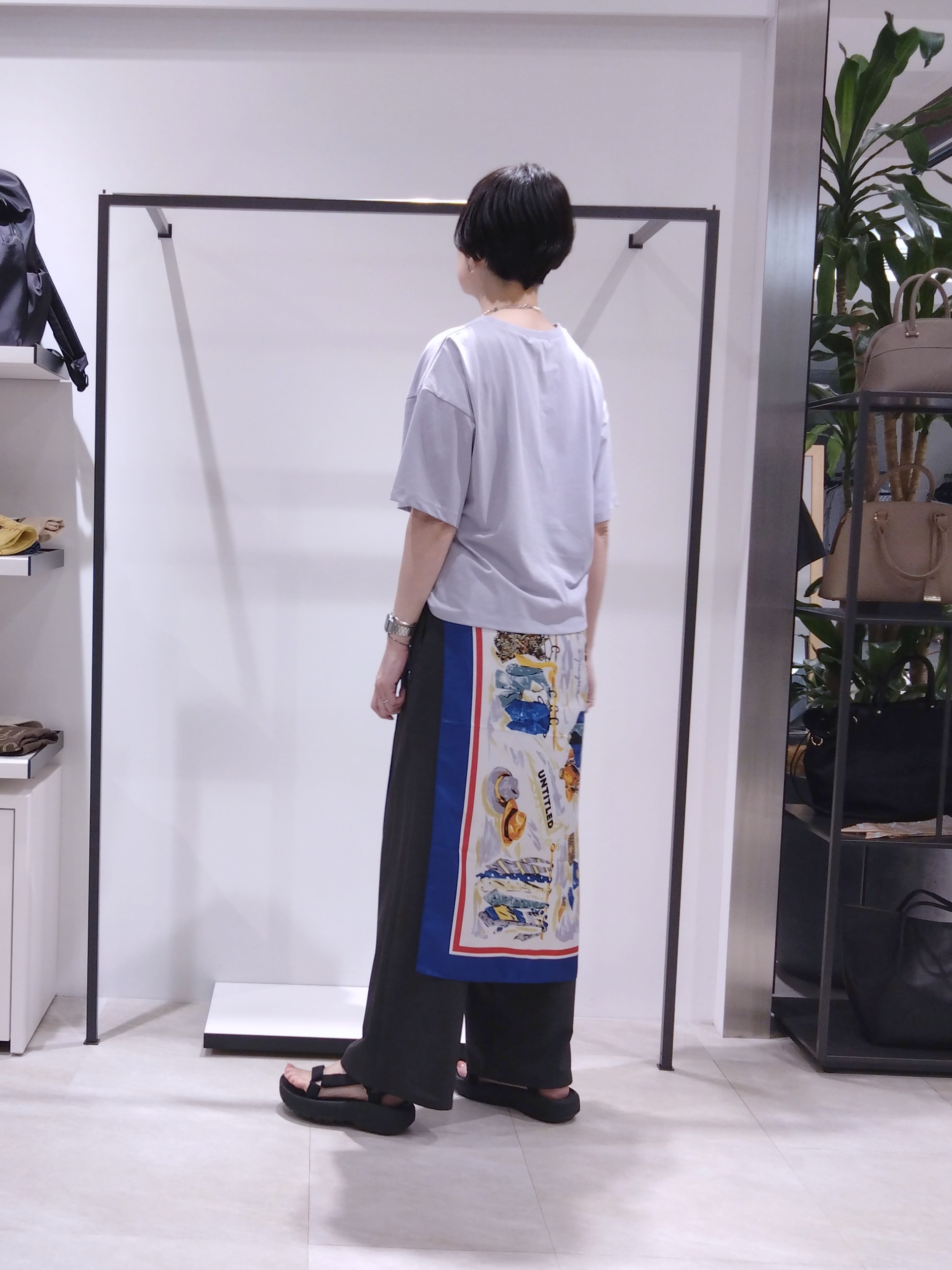 まちこさんの「UNTITLED｜コットンロゴTシャツ」を使ったコーディネート