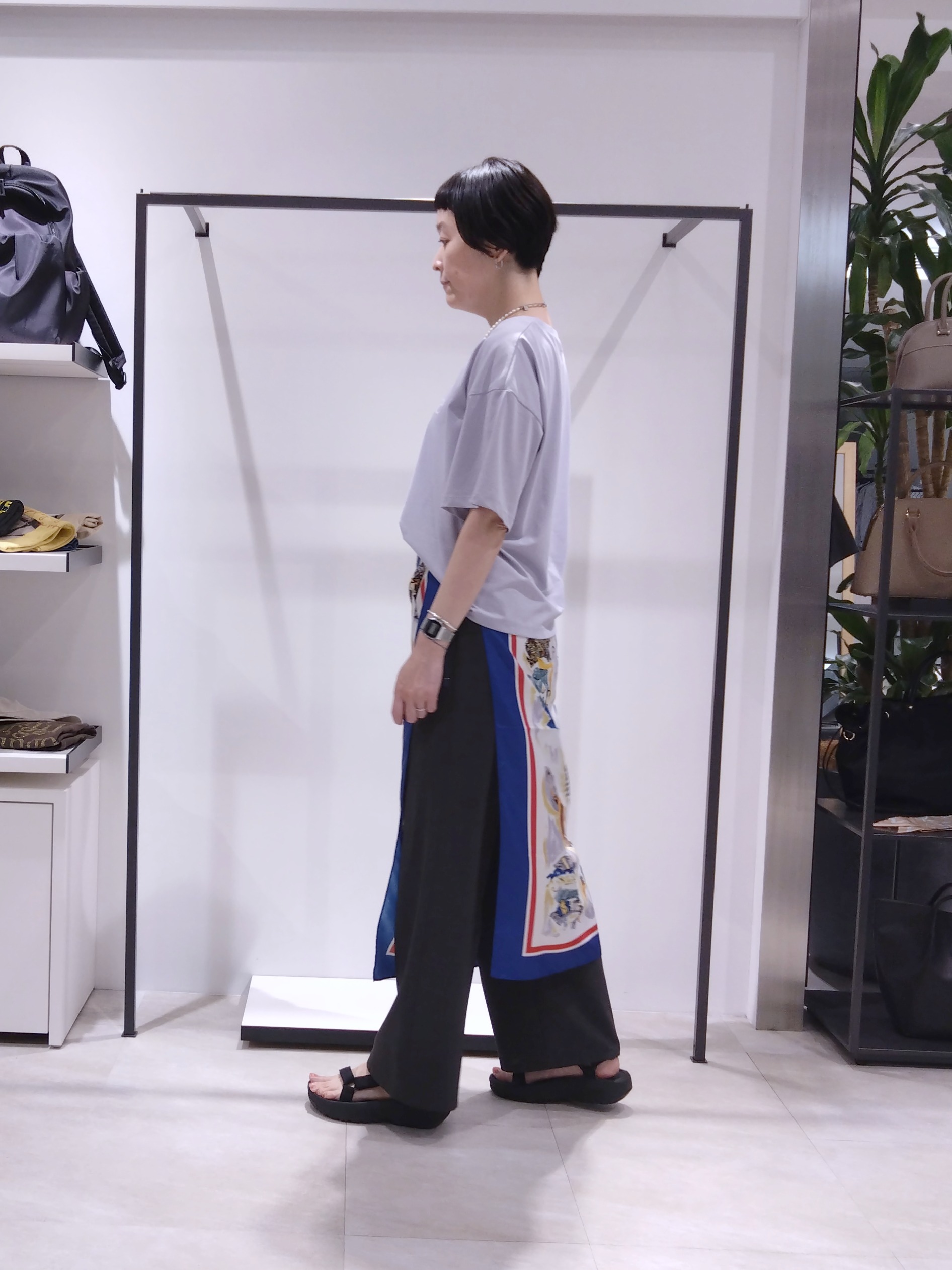 まちこさんの「UNTITLED｜コットンロゴTシャツ」を使ったコーディネート