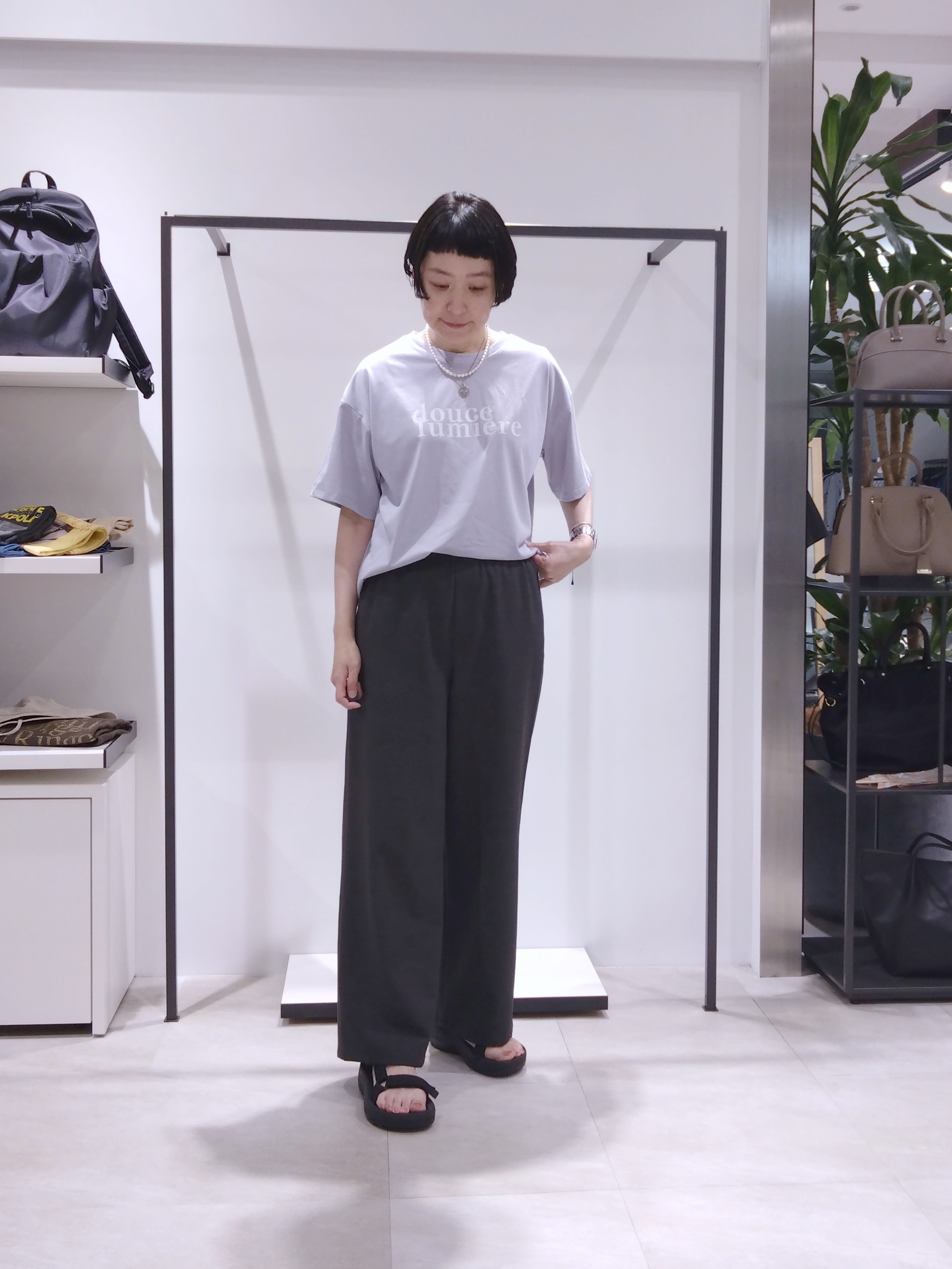 まちこさんの「UNTITLED｜コットンロゴTシャツ」を使ったコーディネート