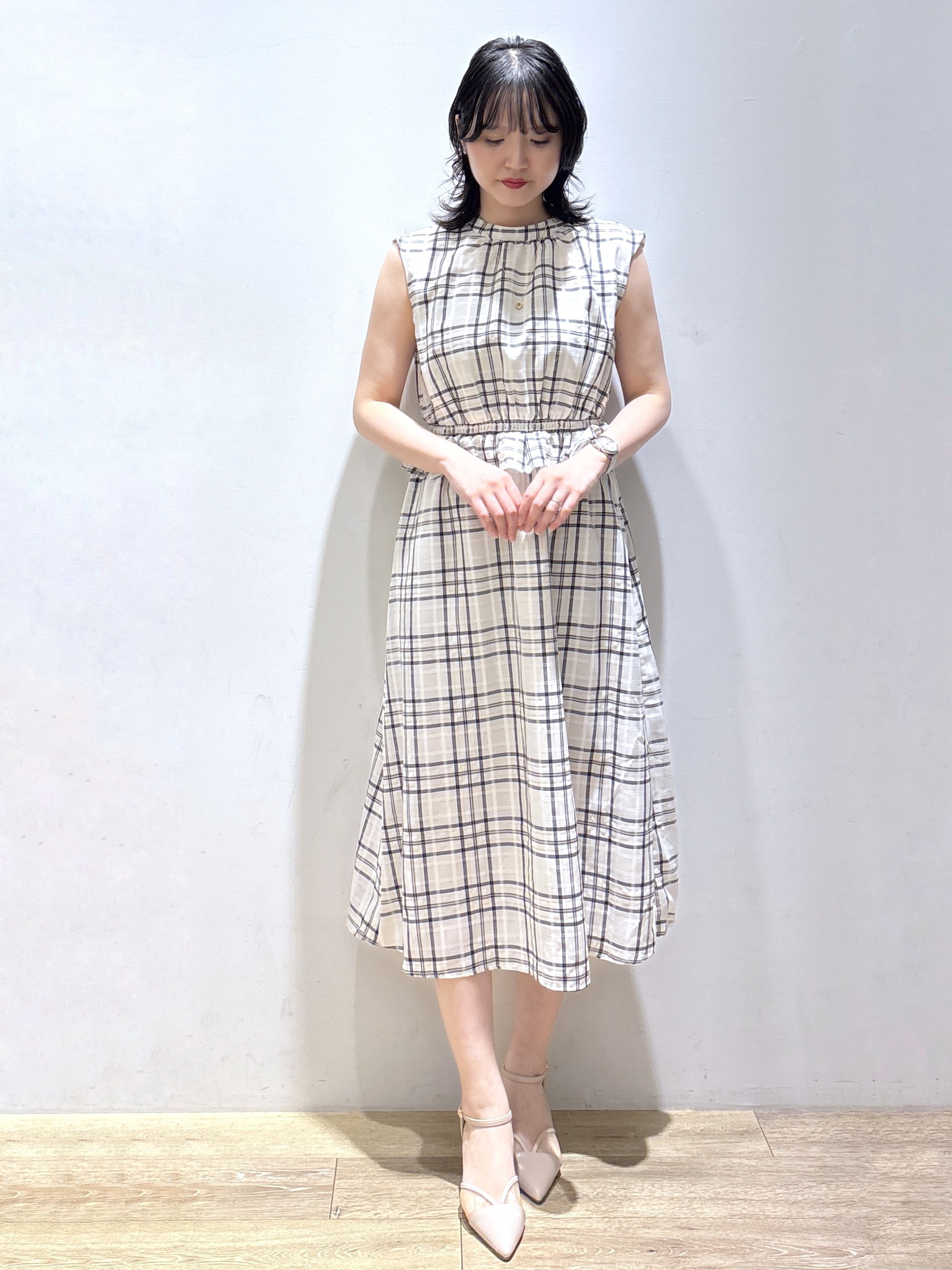 mizukiさんの「index｜シアーチェックミニペプラムワンピース【防シワ／洗濯機OK】」を使ったコーディネート