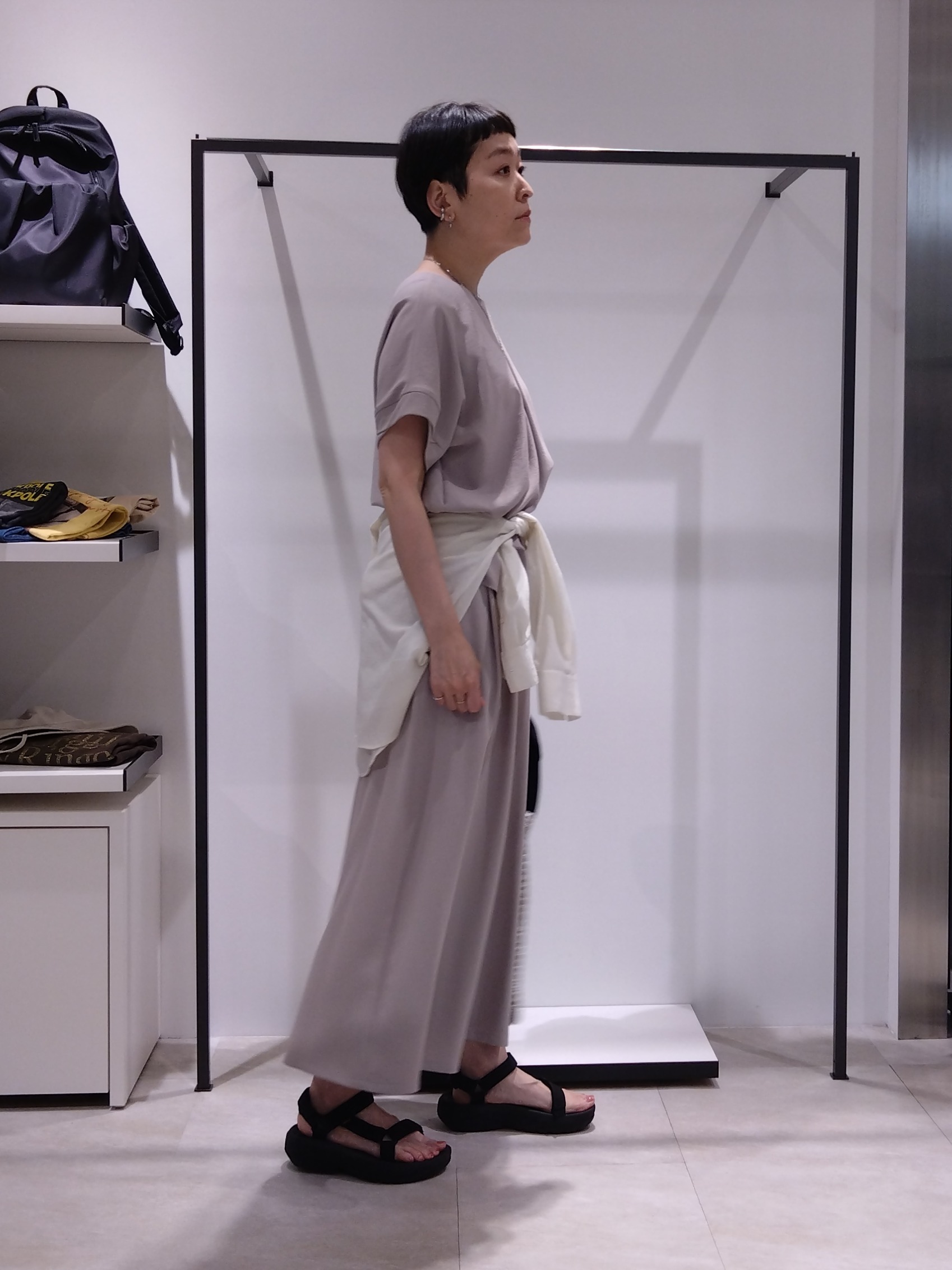 まちこさんの「UNTITLED｜【前後2WAY/はっ水/セットアップ可】リラクシーフレンチスリーブブラウス」を使ったコーディネート