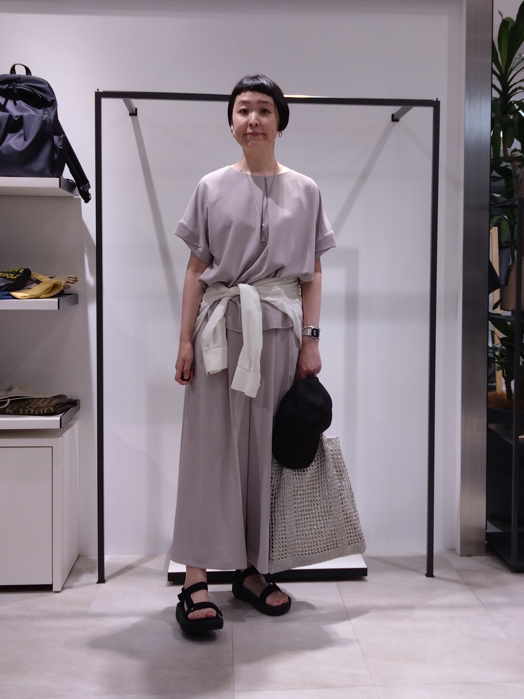 まちこさんの「UNTITLED｜【前後2WAY/はっ水/セットアップ可】リラクシーフレンチスリーブブラウス」を使ったコーディネート