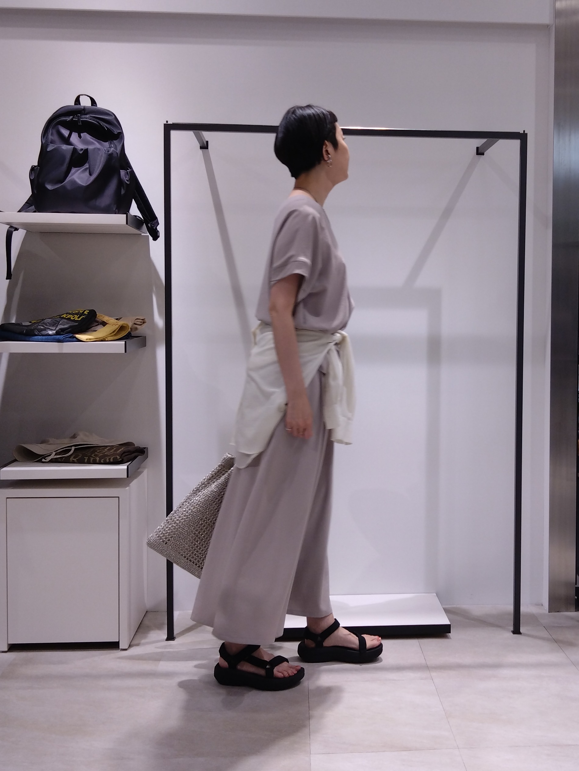 まちこさんの「UNTITLED｜【前後2WAY/はっ水/セットアップ可】リラクシーフレンチスリーブブラウス」を使ったコーディネート