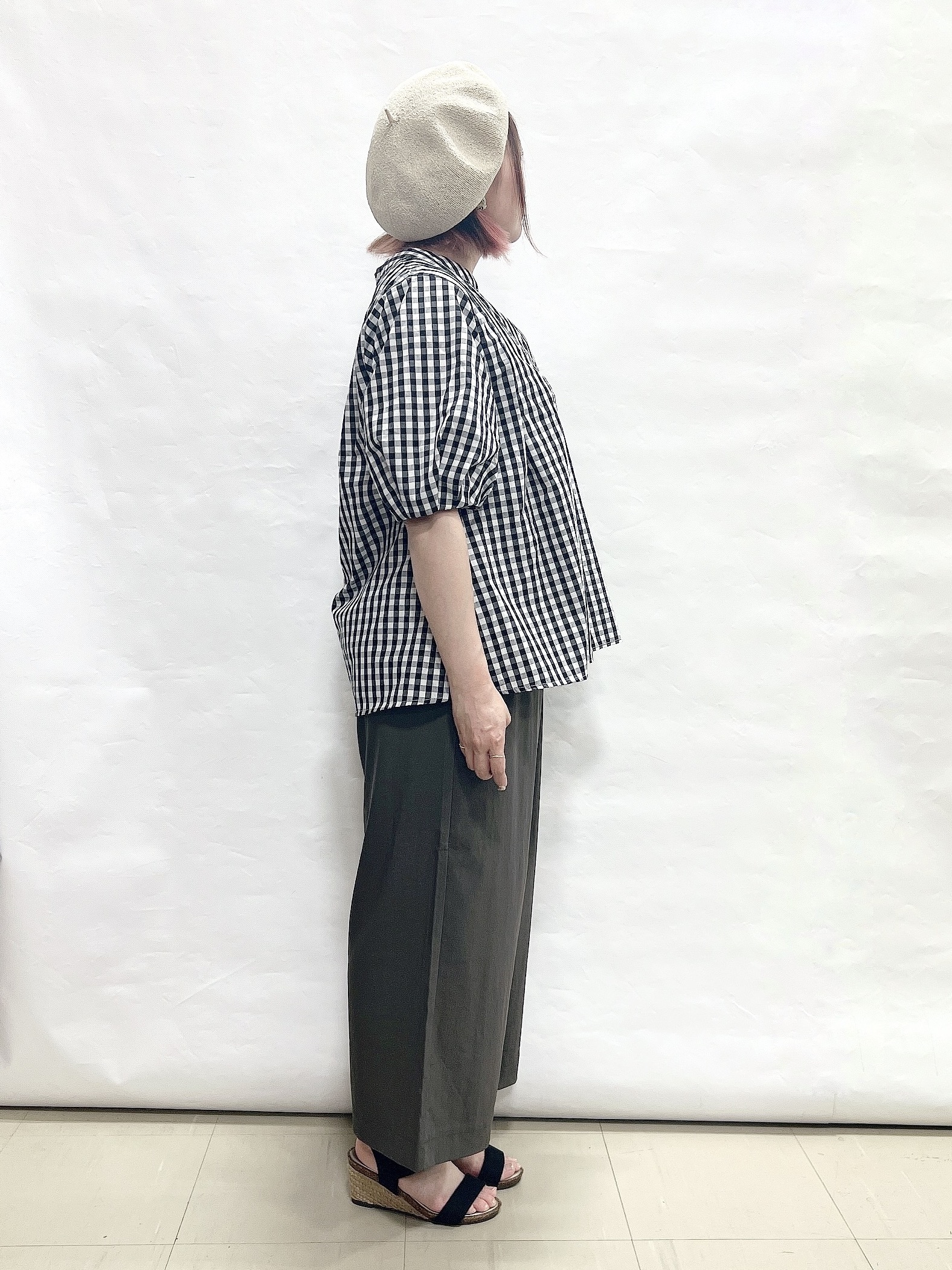 YUIさんの「SHOO･LA･RUE｜【高レビュー/洗濯後しわになりにくい/インせず着られる】自然に体型カバー 麻調ペプラムブラウス」を使ったコーディネート