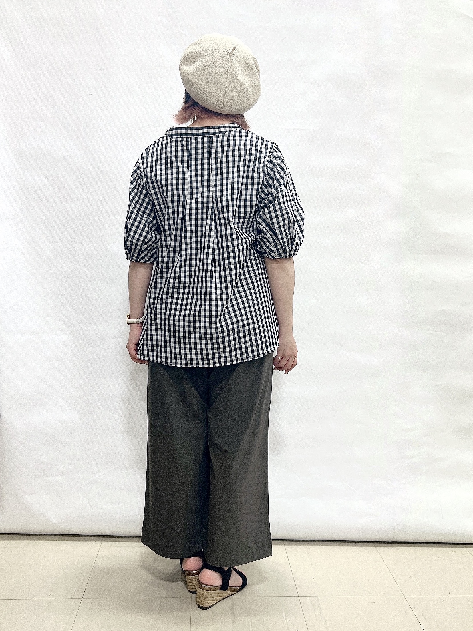 YUIさんの「SHOO･LA･RUE｜【高レビュー/洗濯後しわになりにくい/インせず着られる】自然に体型カバー 麻調ペプラムブラウス」を使ったコーディネート
