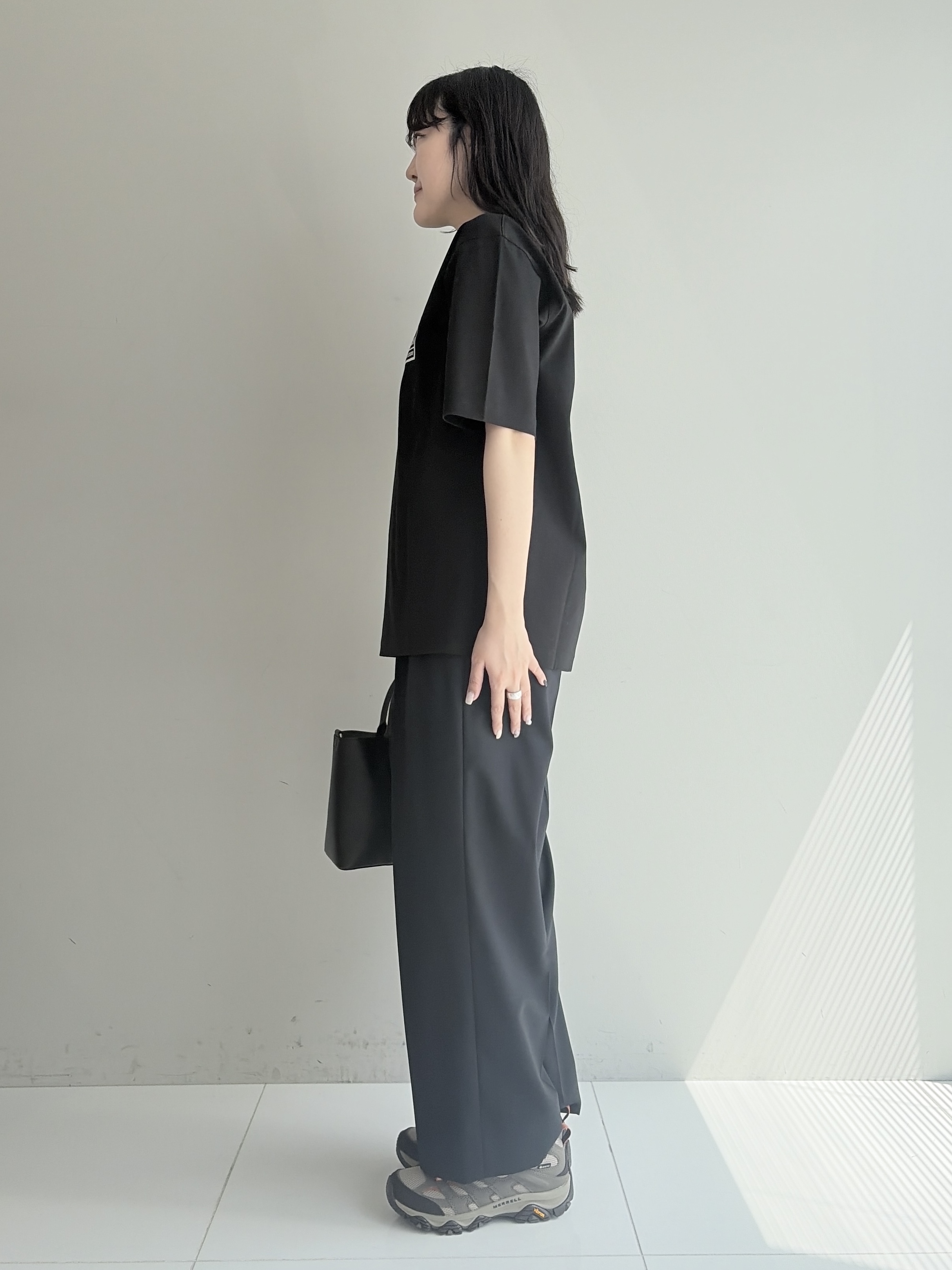Akutagawaさんの「TAKEO KIKUCHI｜【BOWLER HAT LABEL】TWギャバジン ワイドイージースラックス」を使ったコーディネート