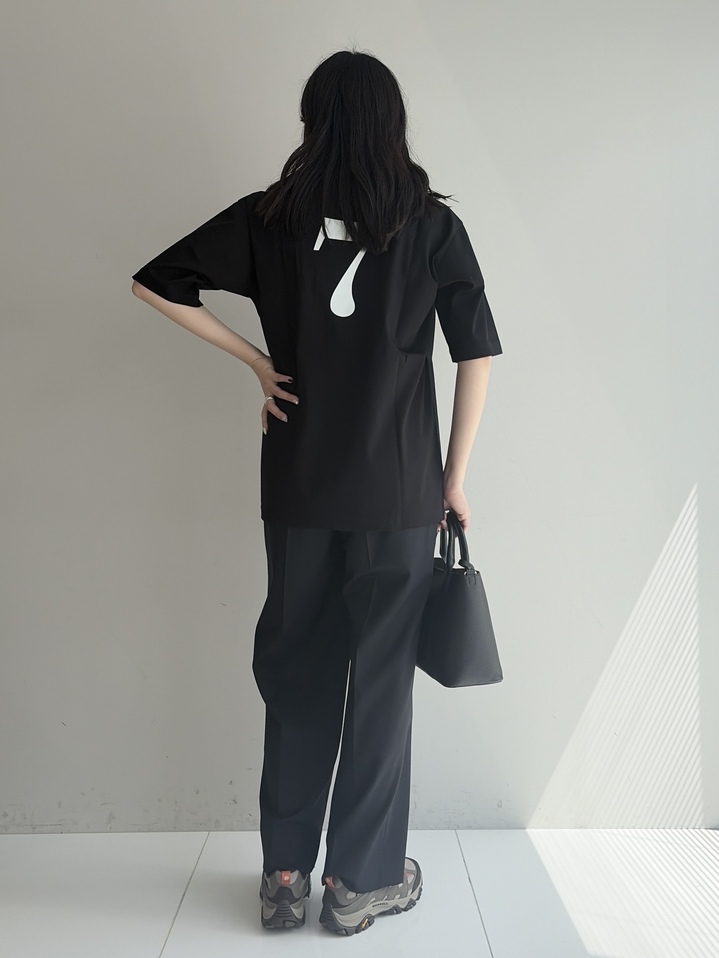 Akutagawaさんの「TAKEO KIKUCHI｜【BOWLER HAT LABEL】TWギャバジン ワイドイージースラックス」を使ったコーディネート