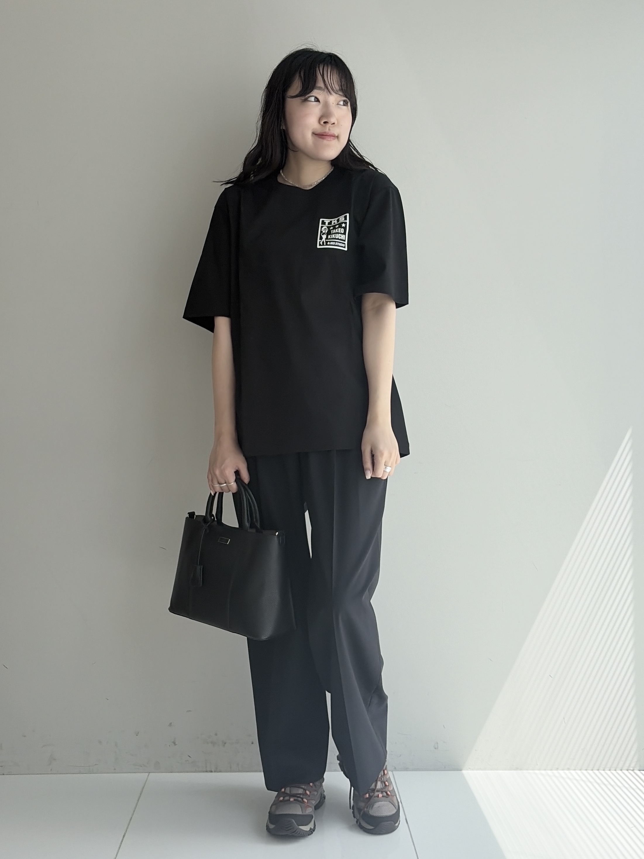 Akutagawaさんの「TAKEO KIKUCHI｜【BOWLER HAT LABEL】TWギャバジン ワイドイージースラックス」を使ったコーディネート
