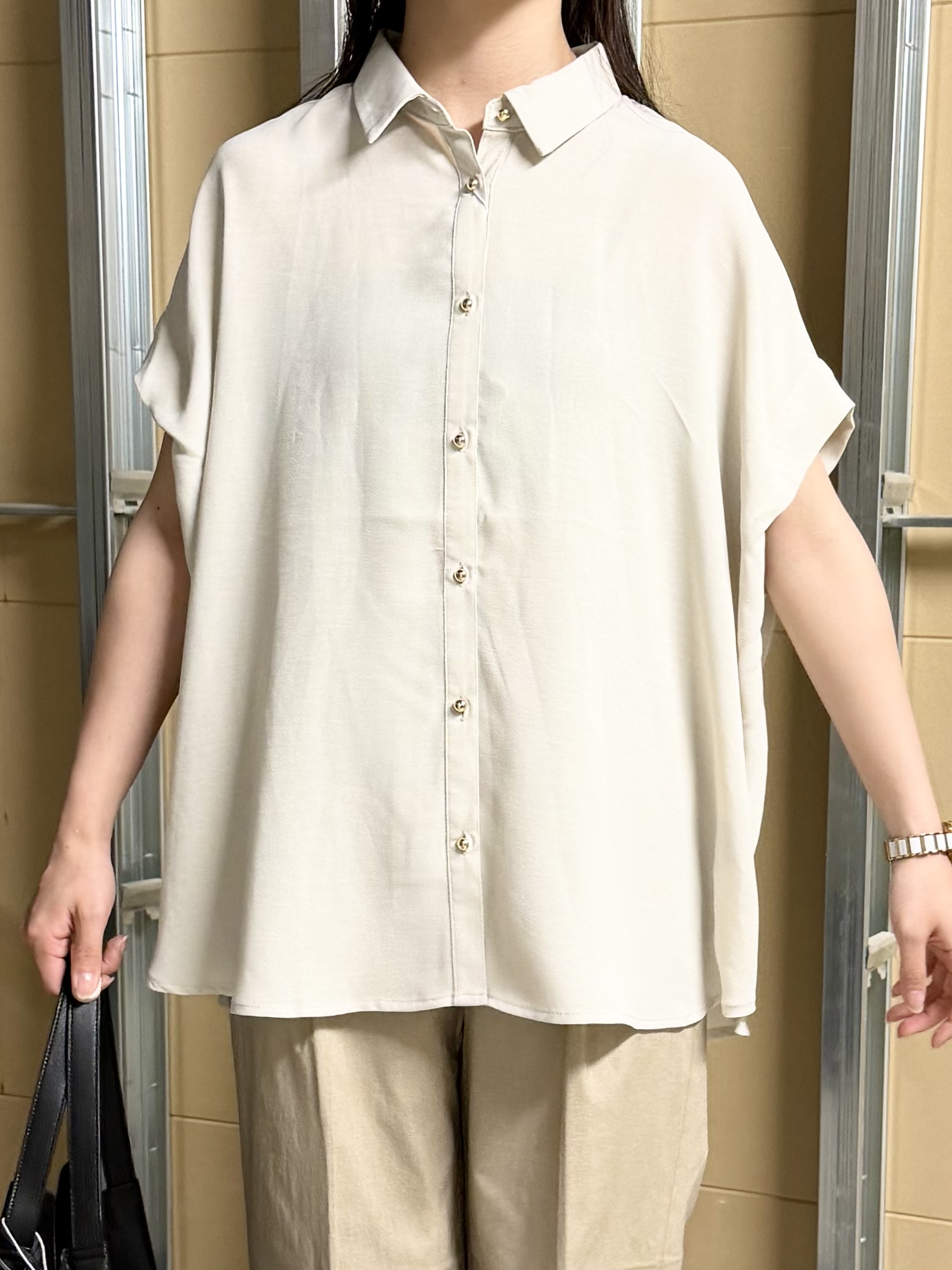 sahoさんの「THE SHOP TK｜【ひんやり/防しわ/UV/吸水速乾】襟付き フレンチスリーブシャツ」を使ったコーディネート