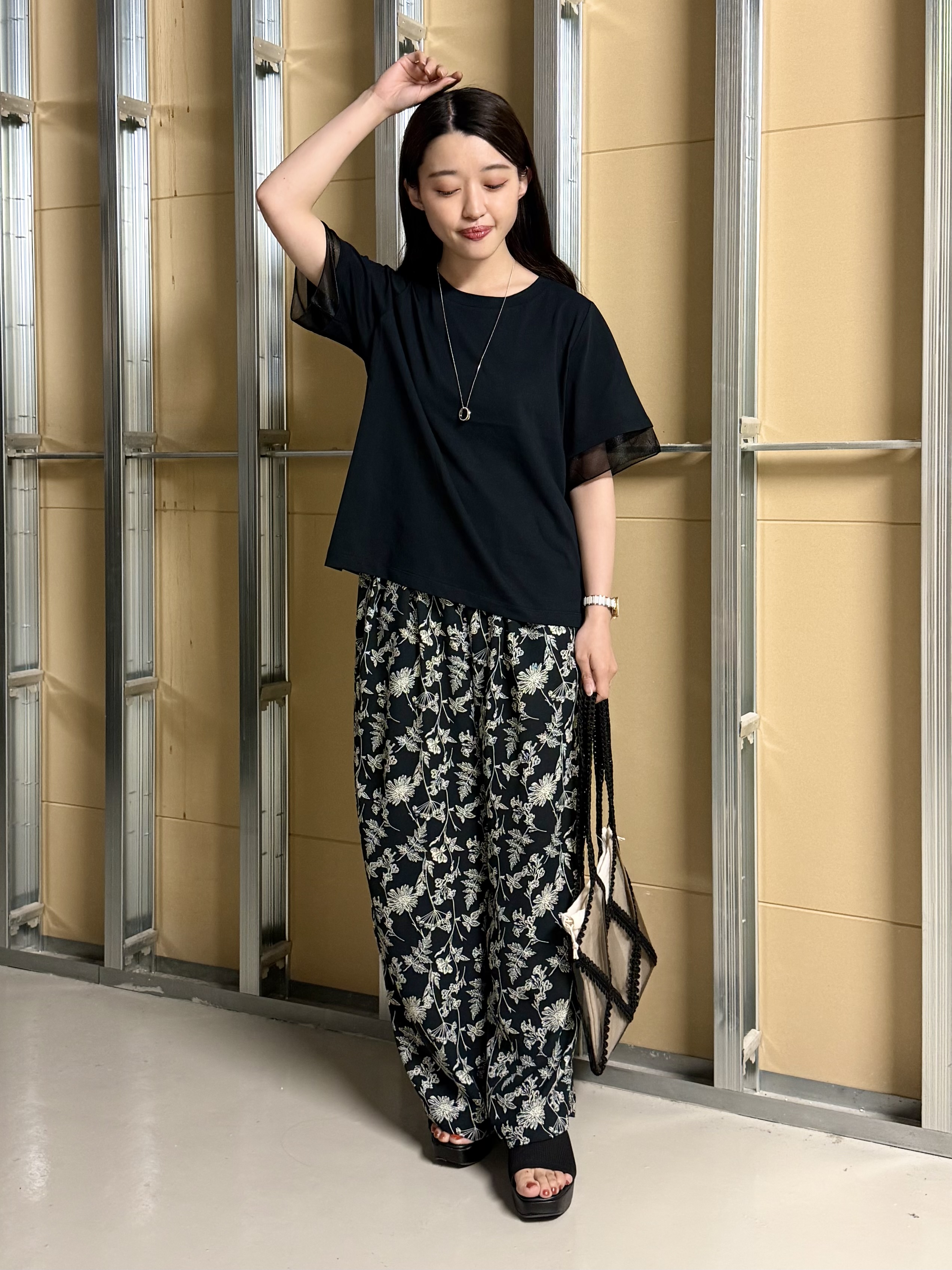 sahoさんの「THE SHOP TK｜【M-XL/ひんやり】上品な透け感 袖口シアーTシャツ」を使ったコーディネート