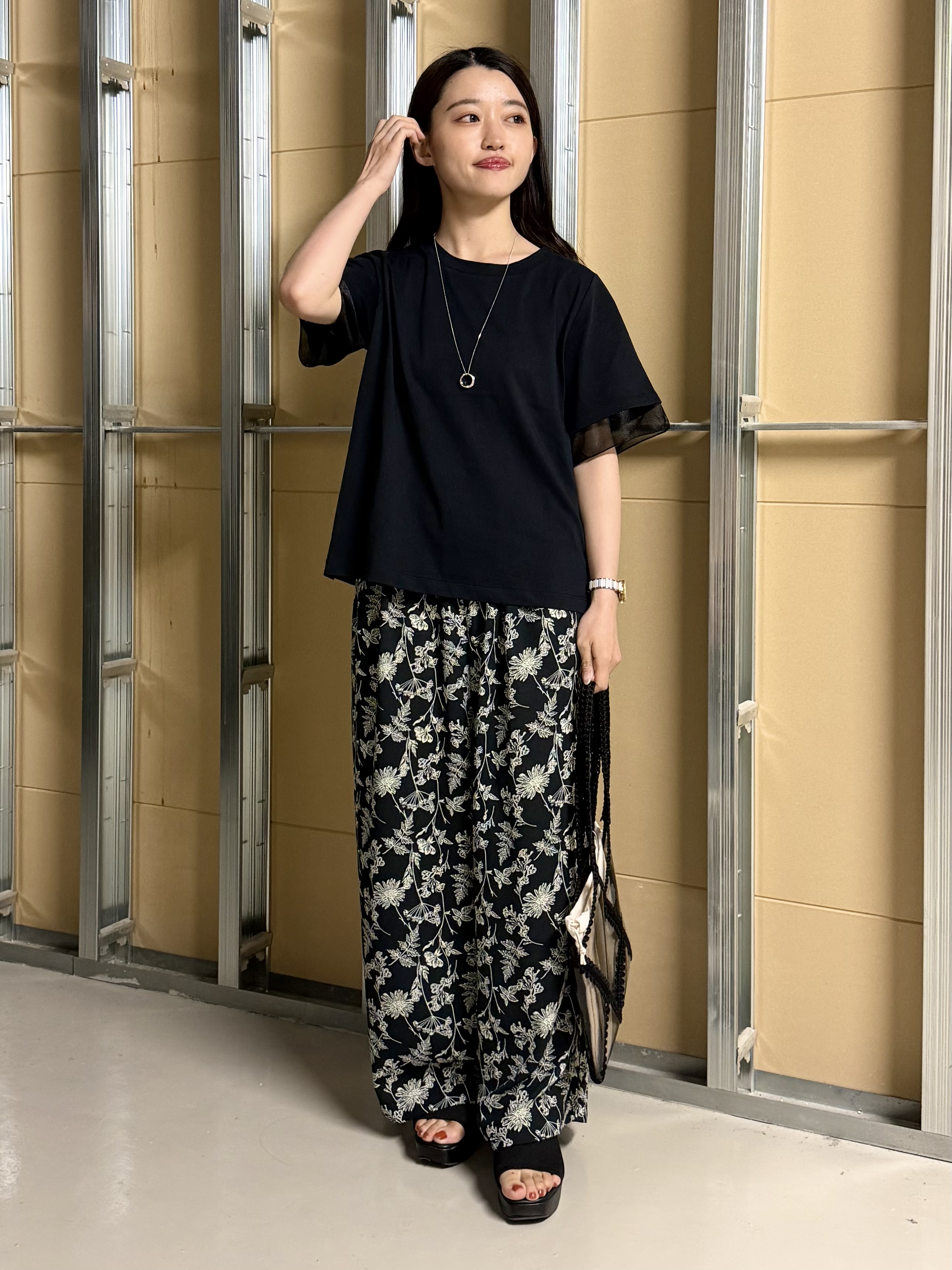 sahoさんの「THE SHOP TK｜【M-XL/ひんやり】上品な透け感 袖口シアーTシャツ」を使ったコーディネート