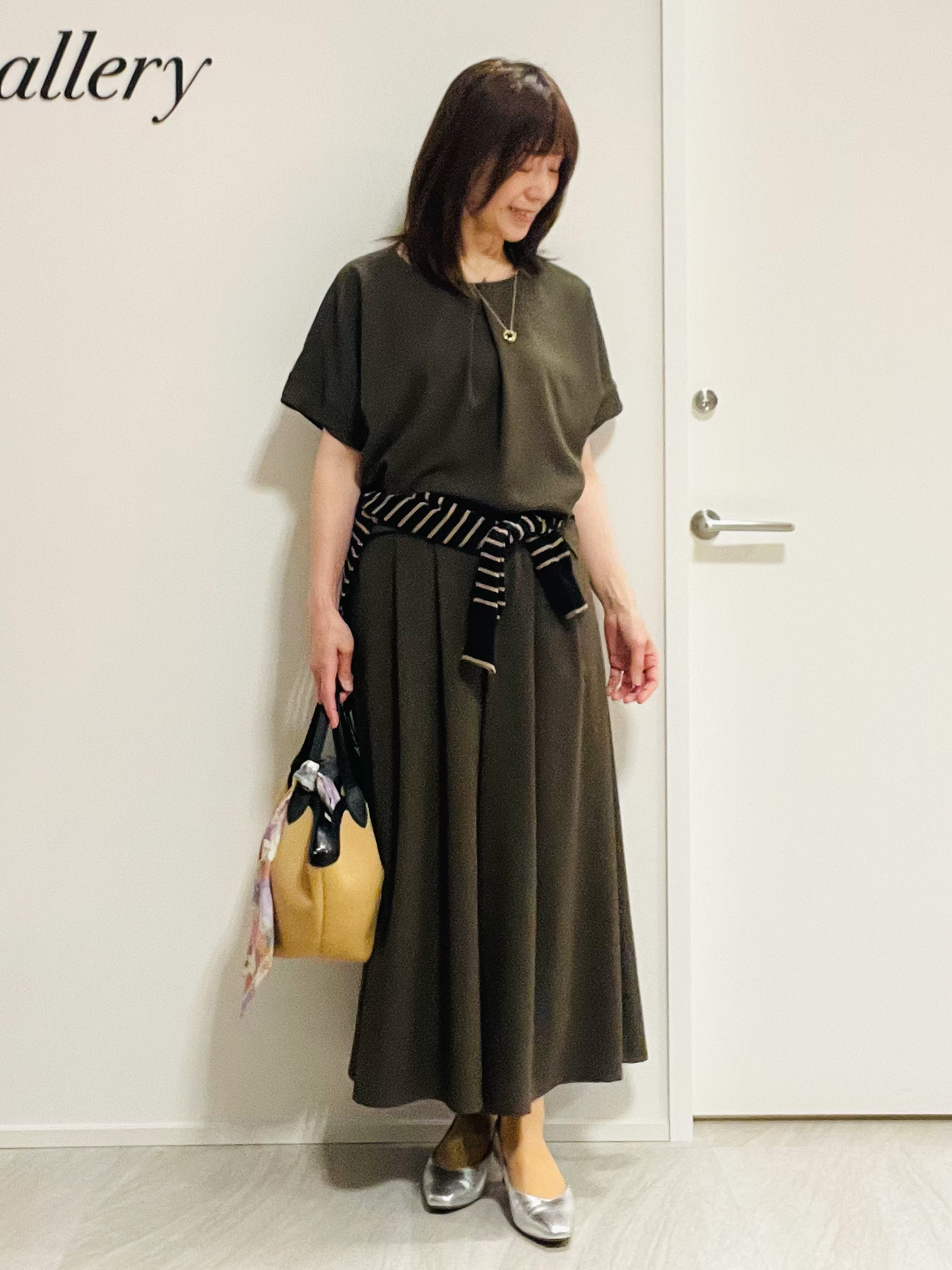 めいさんの「UNTITLED｜【前後2WAY/はっ水/セットアップ可】リラクシーフレンチスリーブブラウス」を使ったコーディネート
