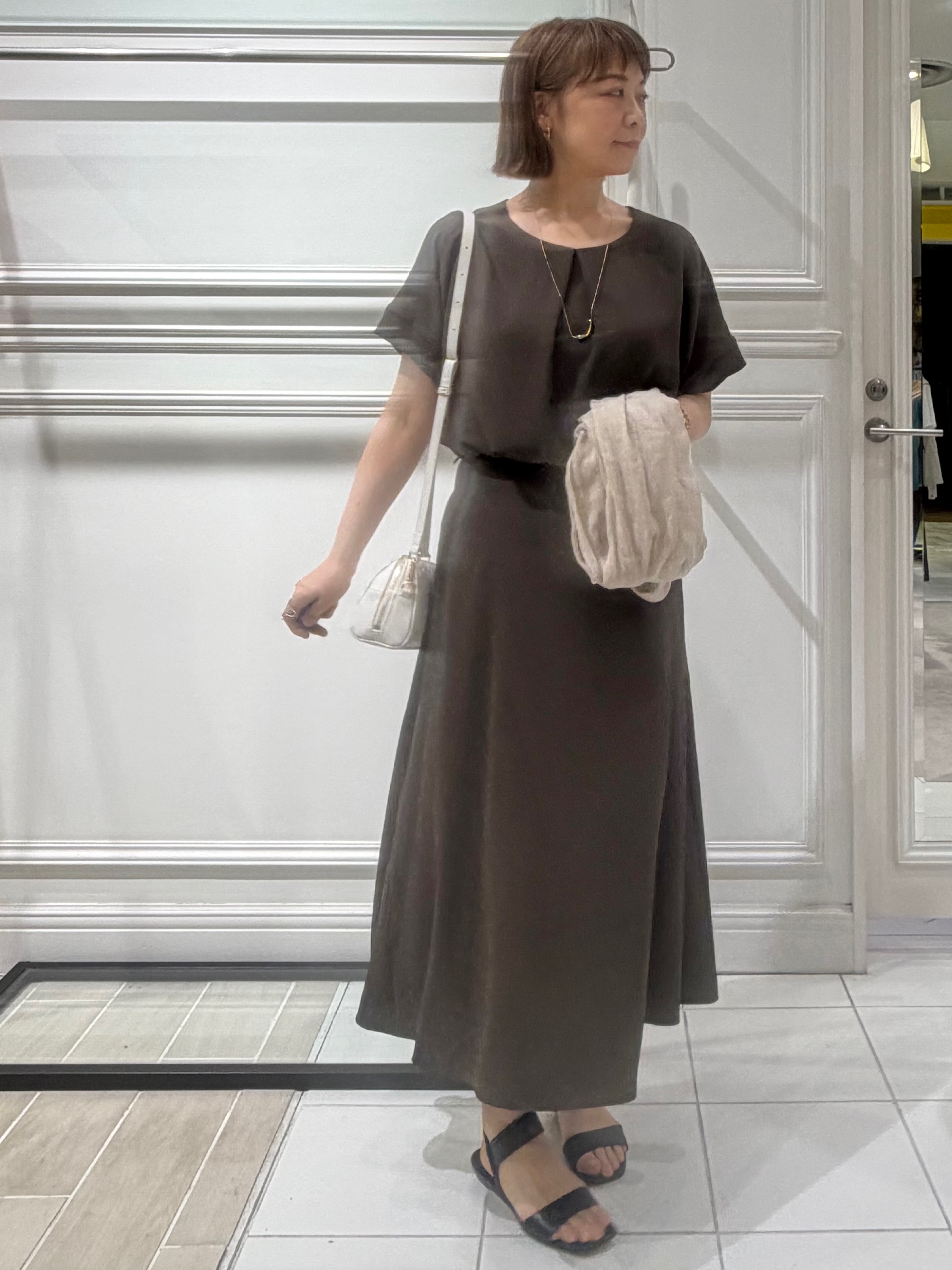 AKKOさんの「UNTITLED｜【前後2WAY/はっ水/セットアップ可】リラクシーフレンチスリーブブラウス」を使ったコーディネート