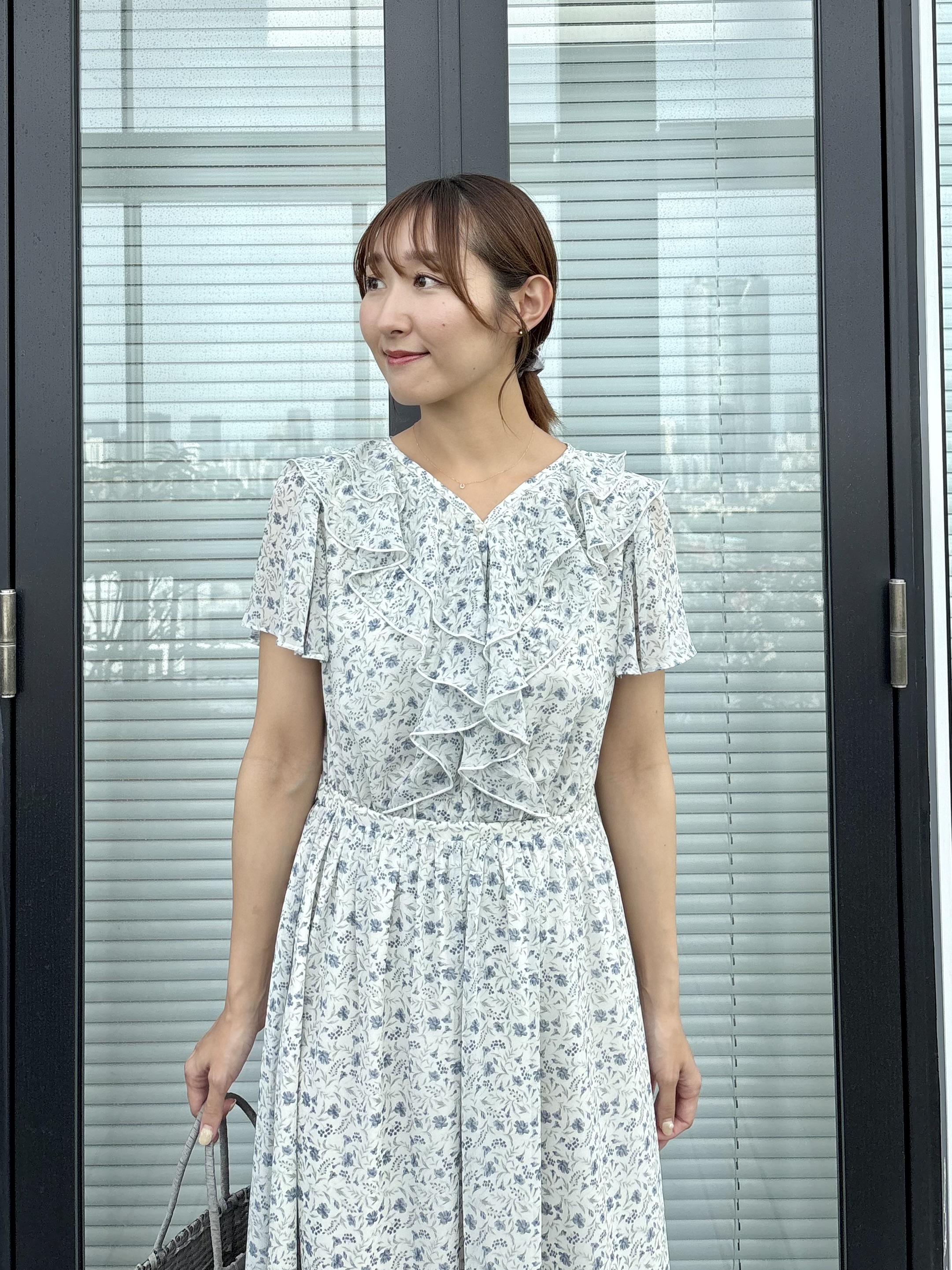 みぃさんの「Couture brooch｜【洗える・パール調釦】愛されシアーカーディガン」を使ったコーディネート