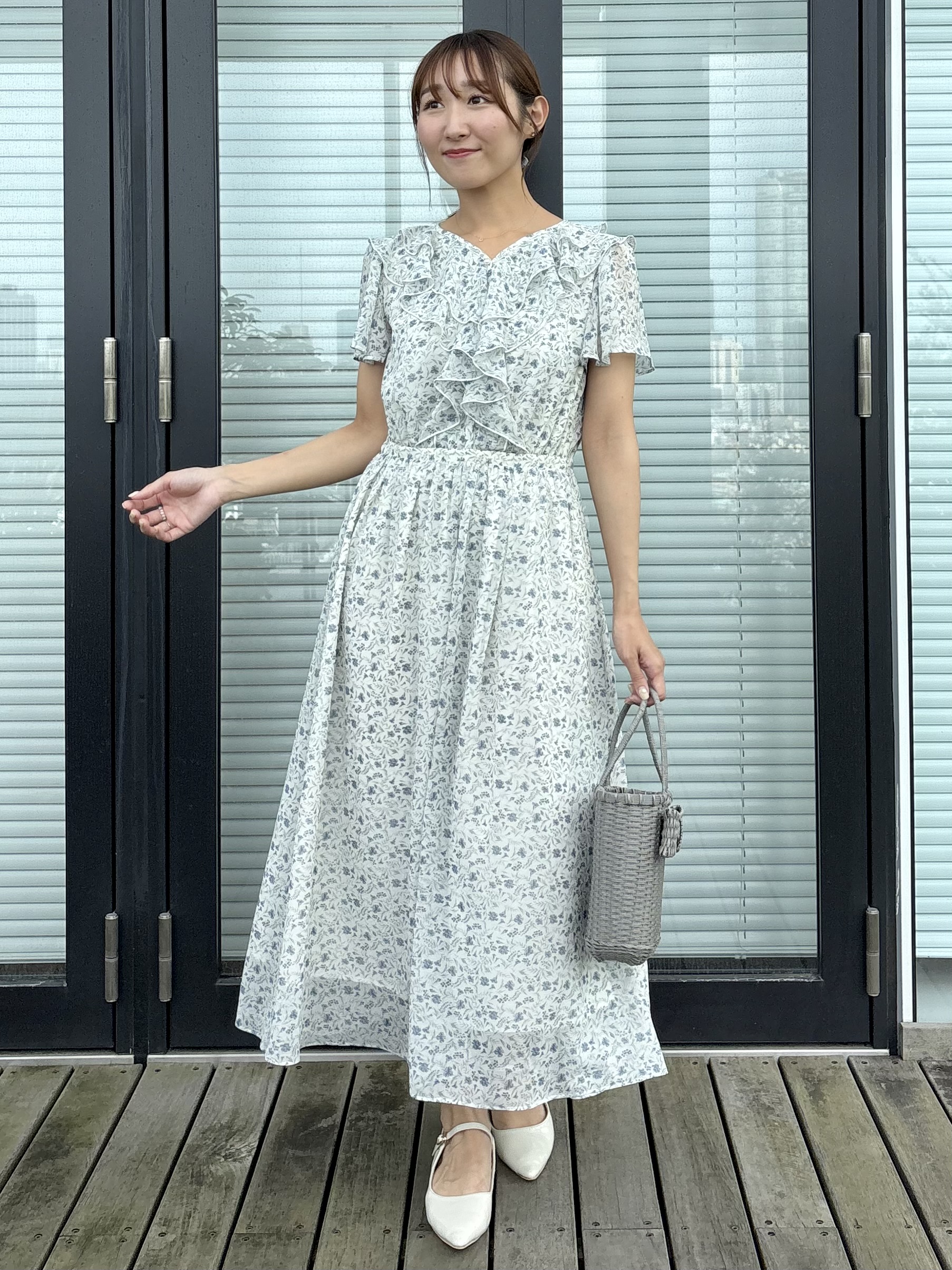 みぃさんの「Couture brooch｜【洗える・パール調釦】愛されシアーカーディガン」を使ったコーディネート