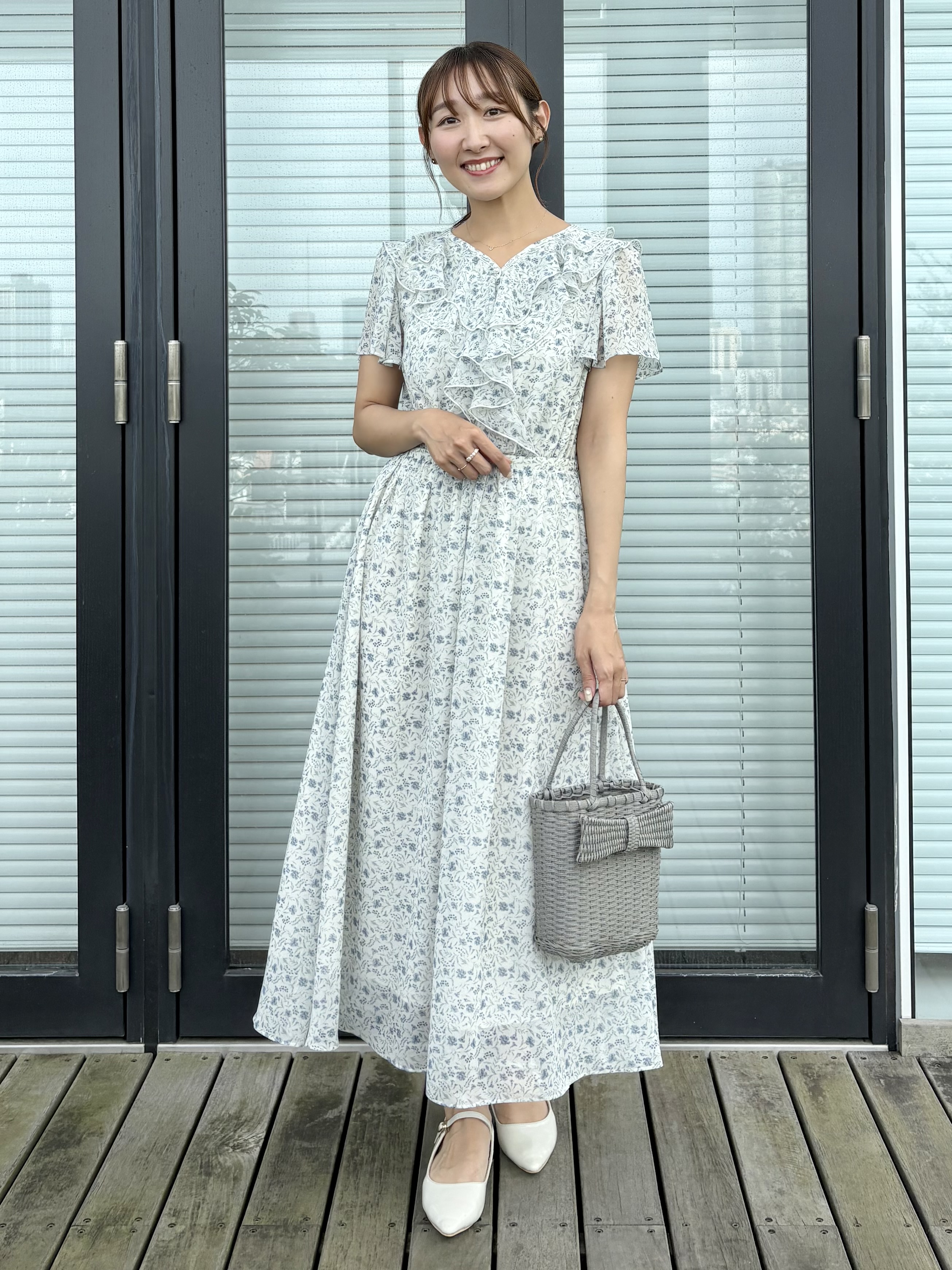 みぃさんの「Couture brooch｜【洗える・パール調釦】愛されシアーカーディガン」を使ったコーディネート