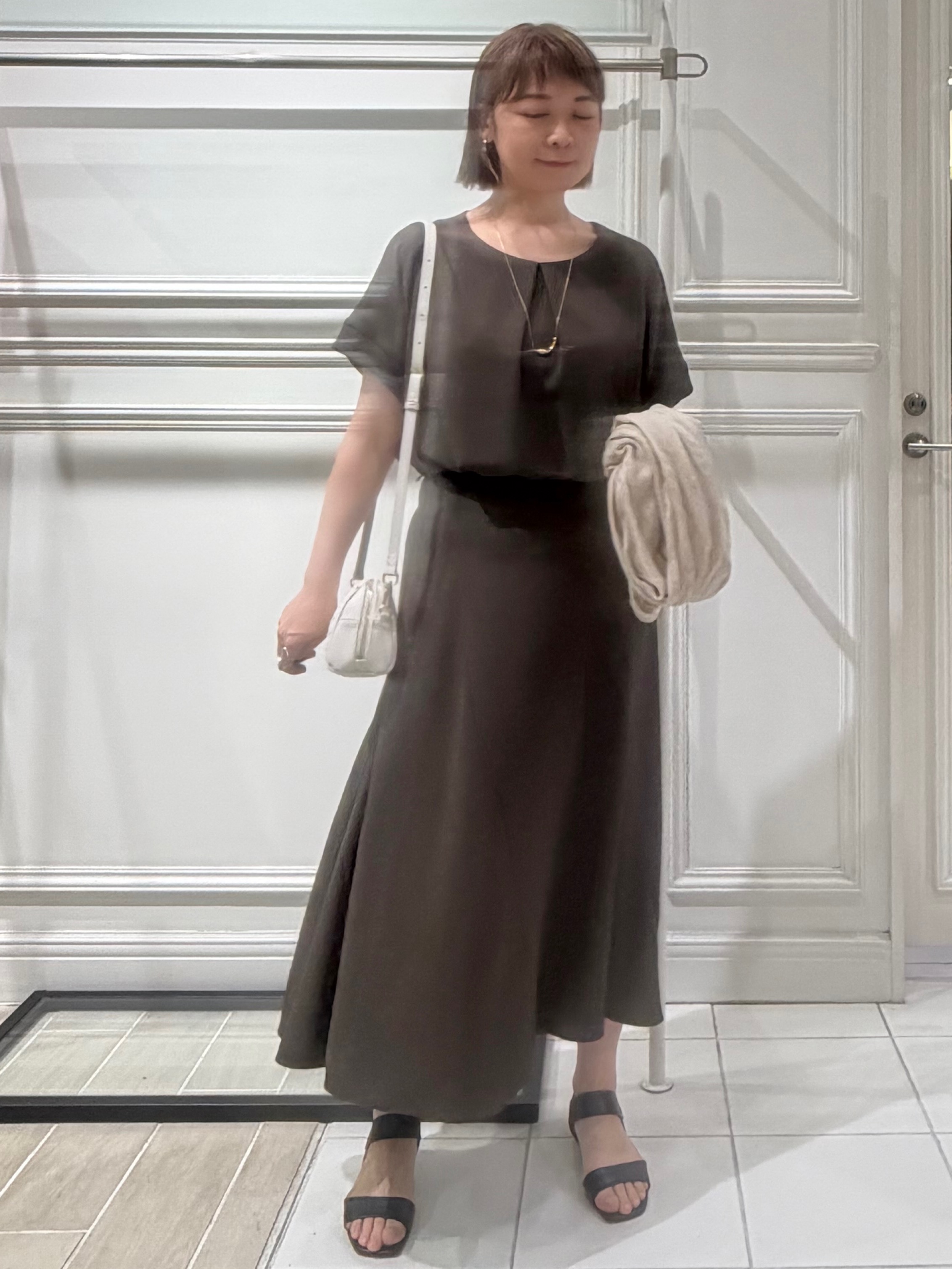 AKKOさんの「UNTITLED｜【前後2WAY/はっ水/セットアップ可】リラクシーフレンチスリーブブラウス」を使ったコーディネート