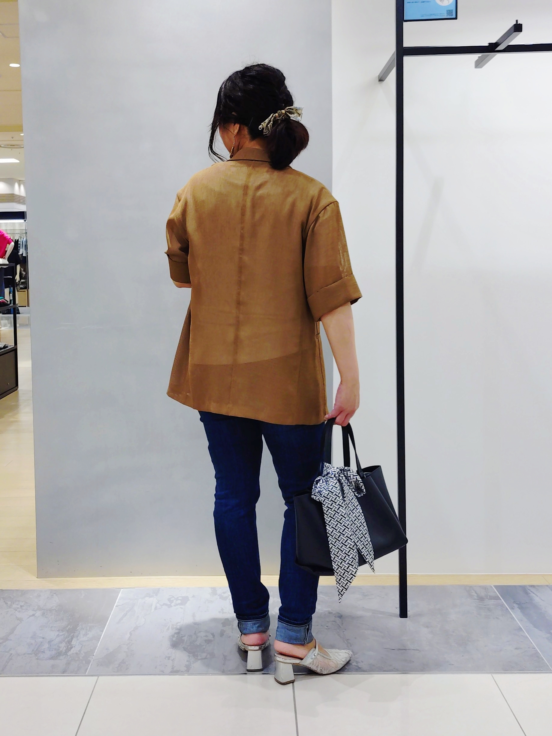 TOMOMIさんの「INDIVI｜【洗える／メッシュ素材／SETUP可能】半袖シアージャケット」を使ったコーディネート
