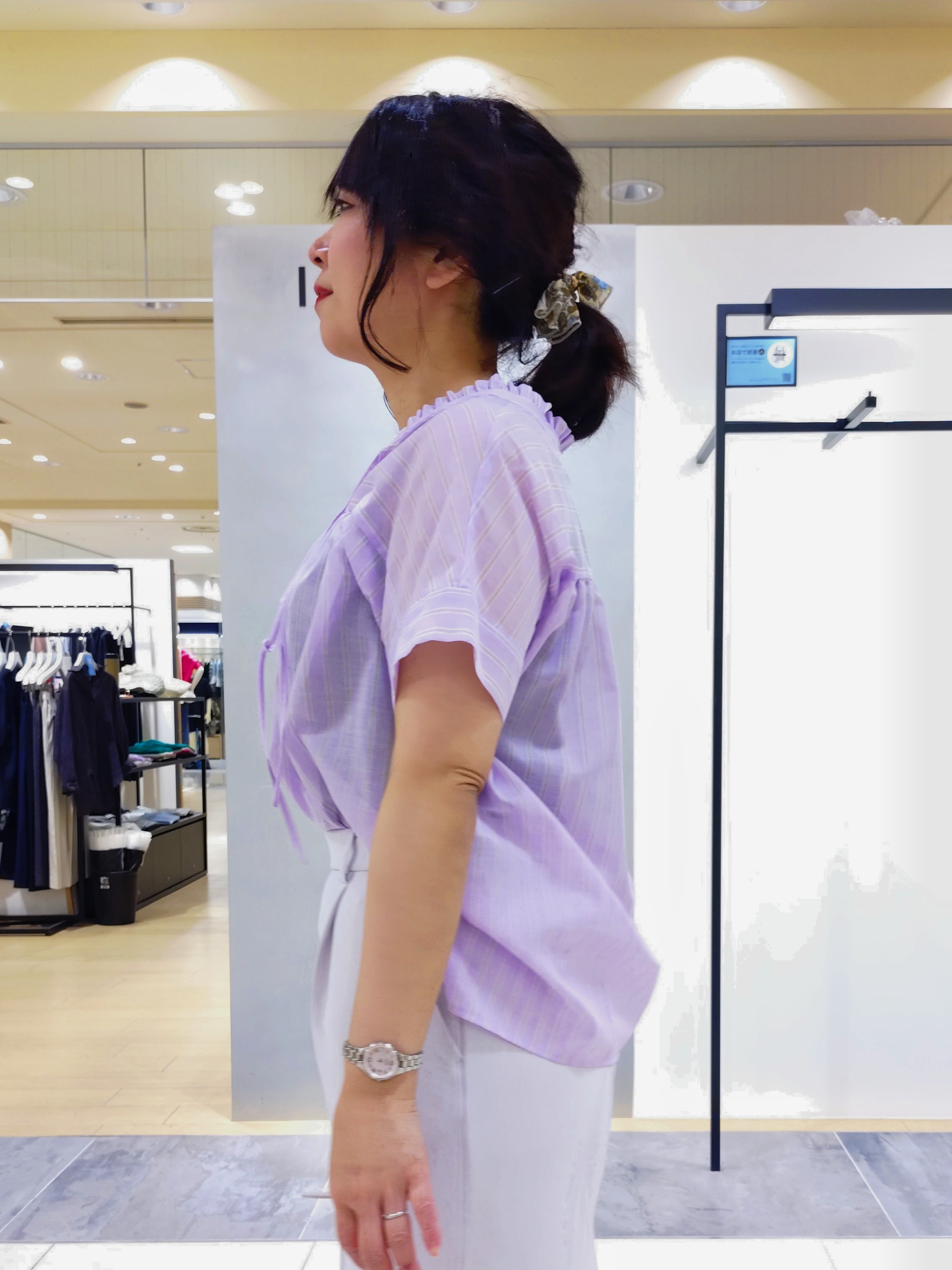 TOMOMIさんの「INDIVI｜【洗える／UVケア／SETUP可】着る日傘ワイドパンツ」を使ったコーディネート