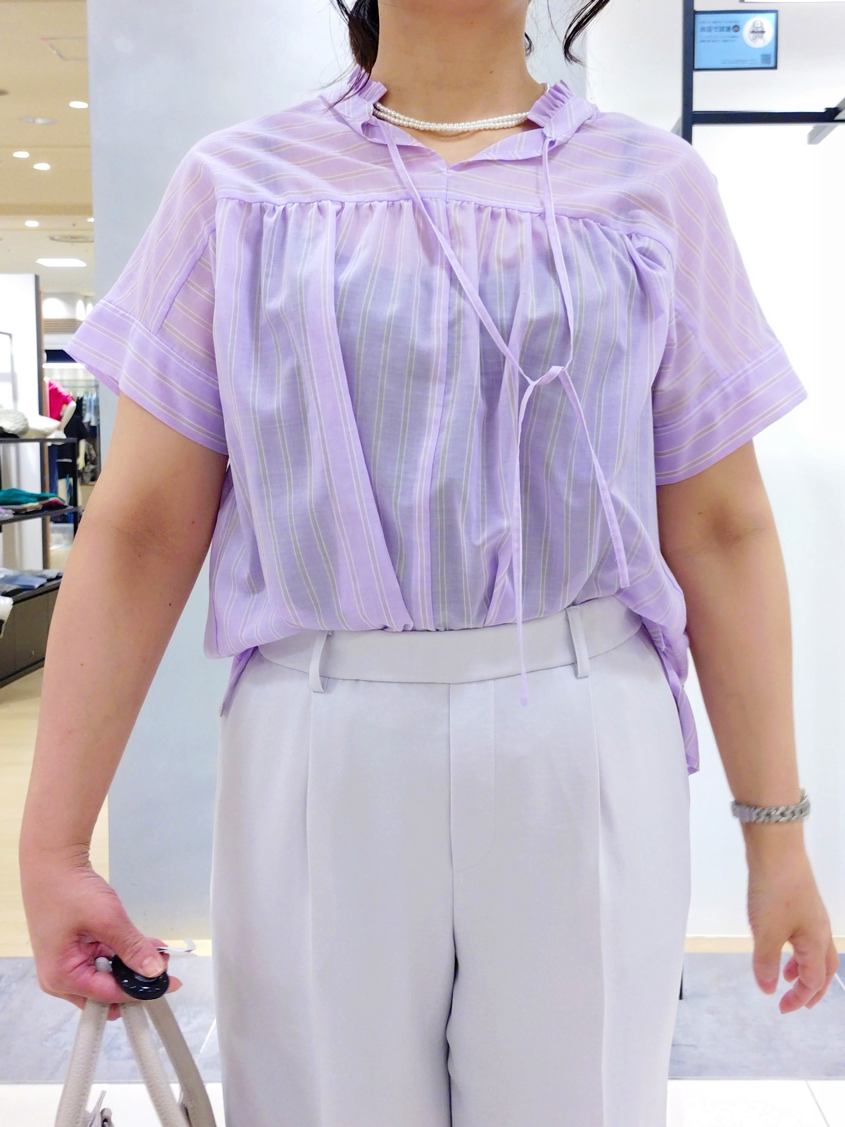 TOMOMIさんの「INDIVI｜【洗える／UVケア／SETUP可】着る日傘ワイドパンツ」を使ったコーディネート