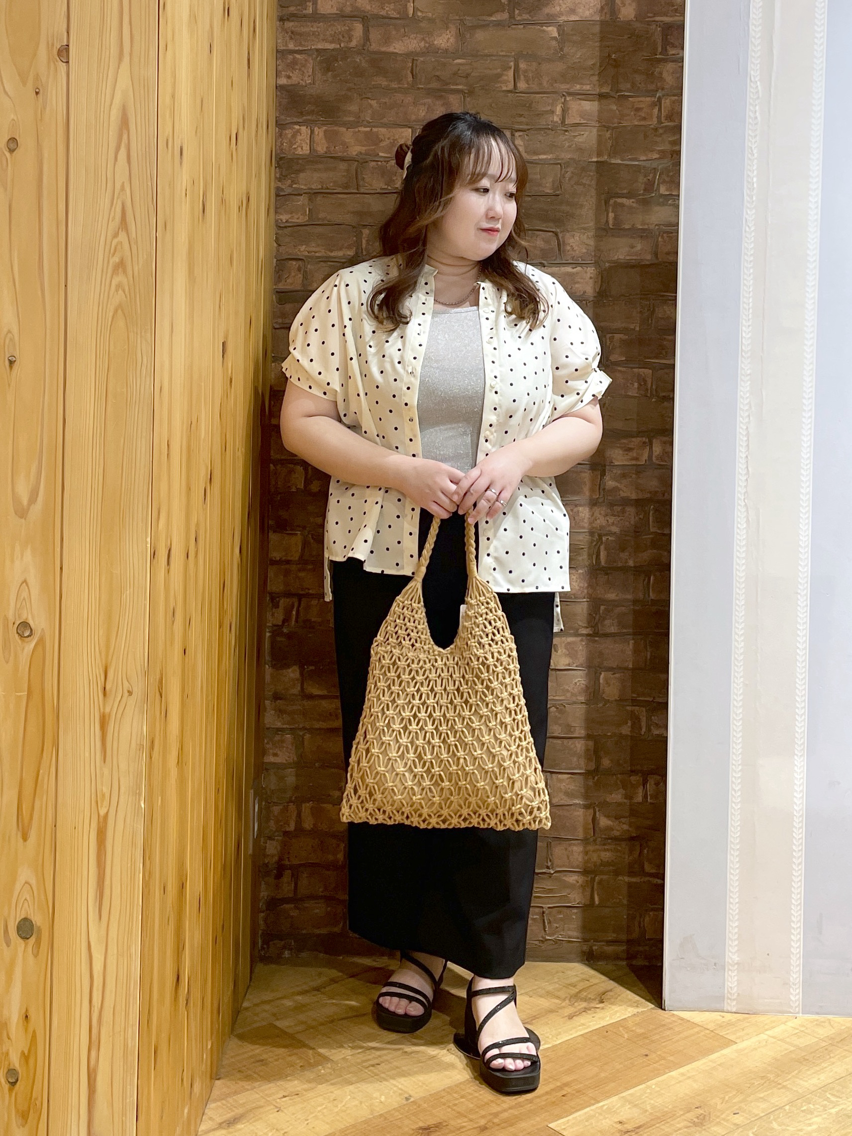 Risaさんの「SHOO･LA･RUE｜【洗濯機可／洗濯後しわになりにくい】大人の甘さをプラスする ドット柄袖タックブラウス」を使ったコーディネート