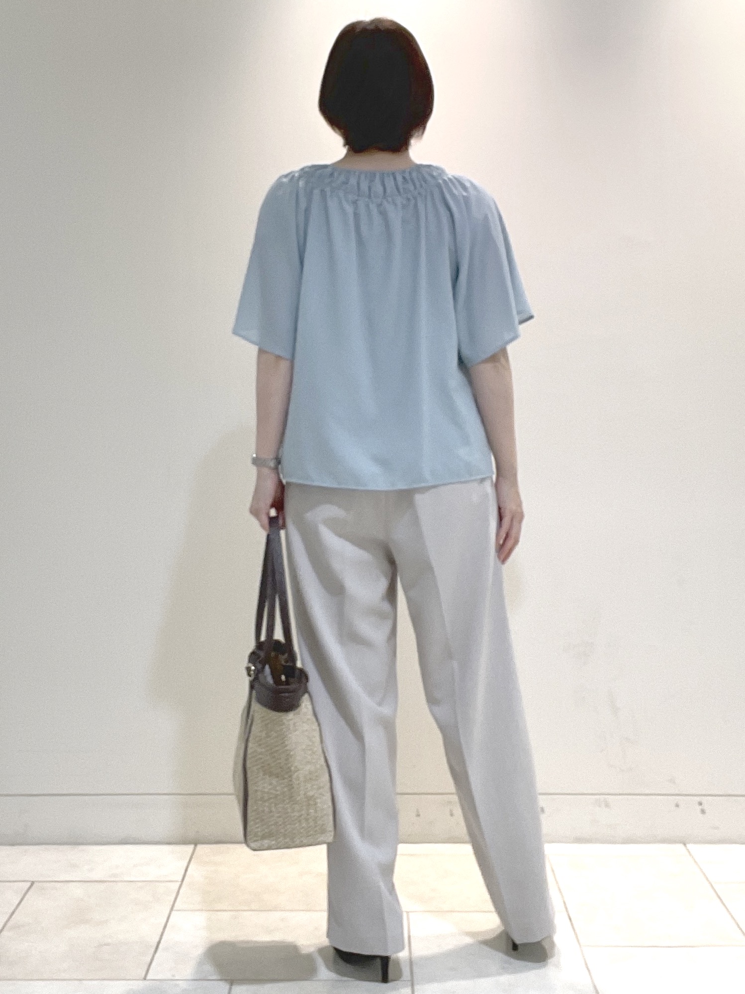 フミさんの「Reflect｜ネックギャザーデザインブラウス」を使ったコーディネート
