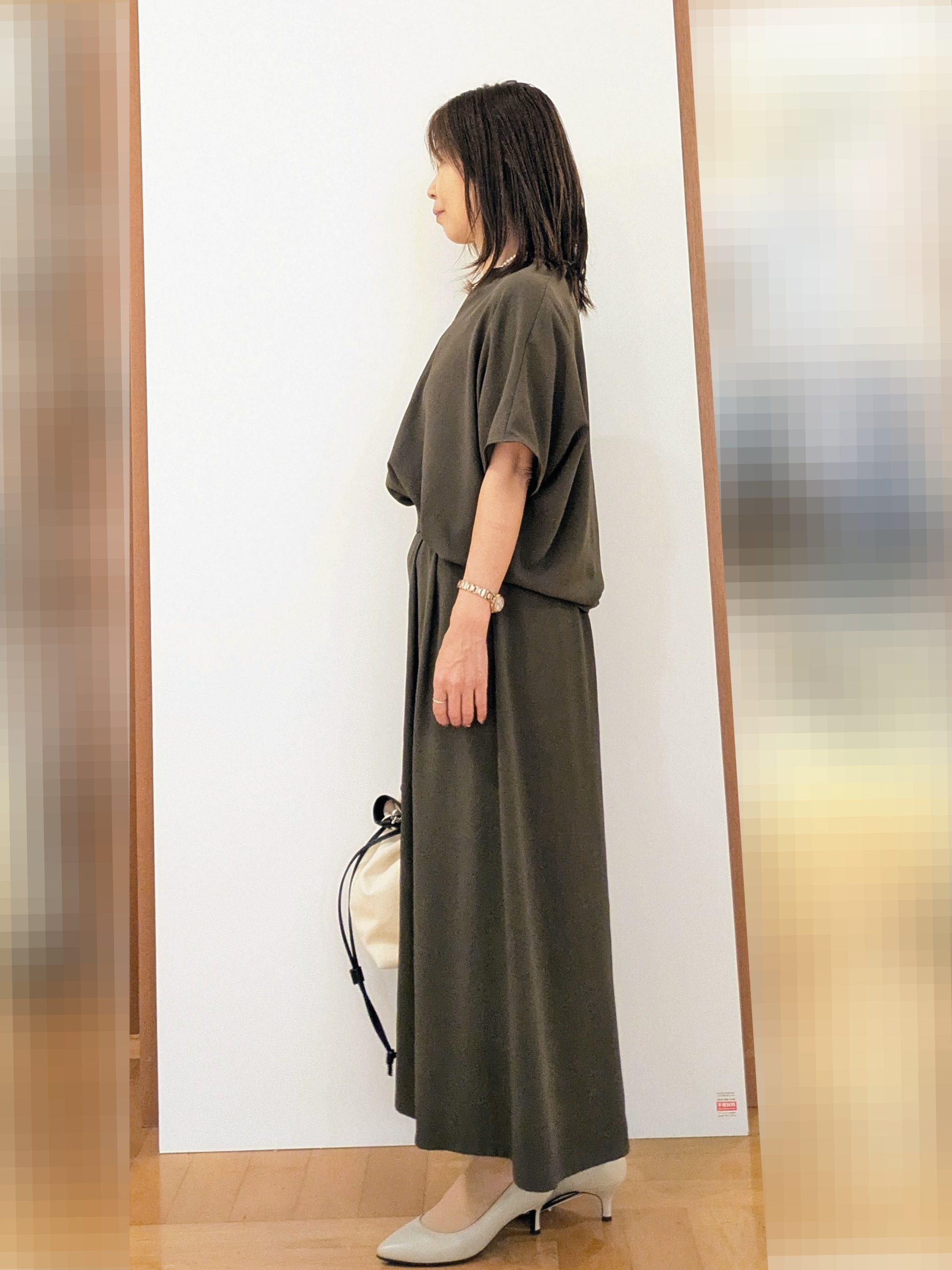 laverさんの「UNTITLED｜【UV/接触冷感/セットアップ可】リラクシーキーVネックブラウス」を使ったコーディネート