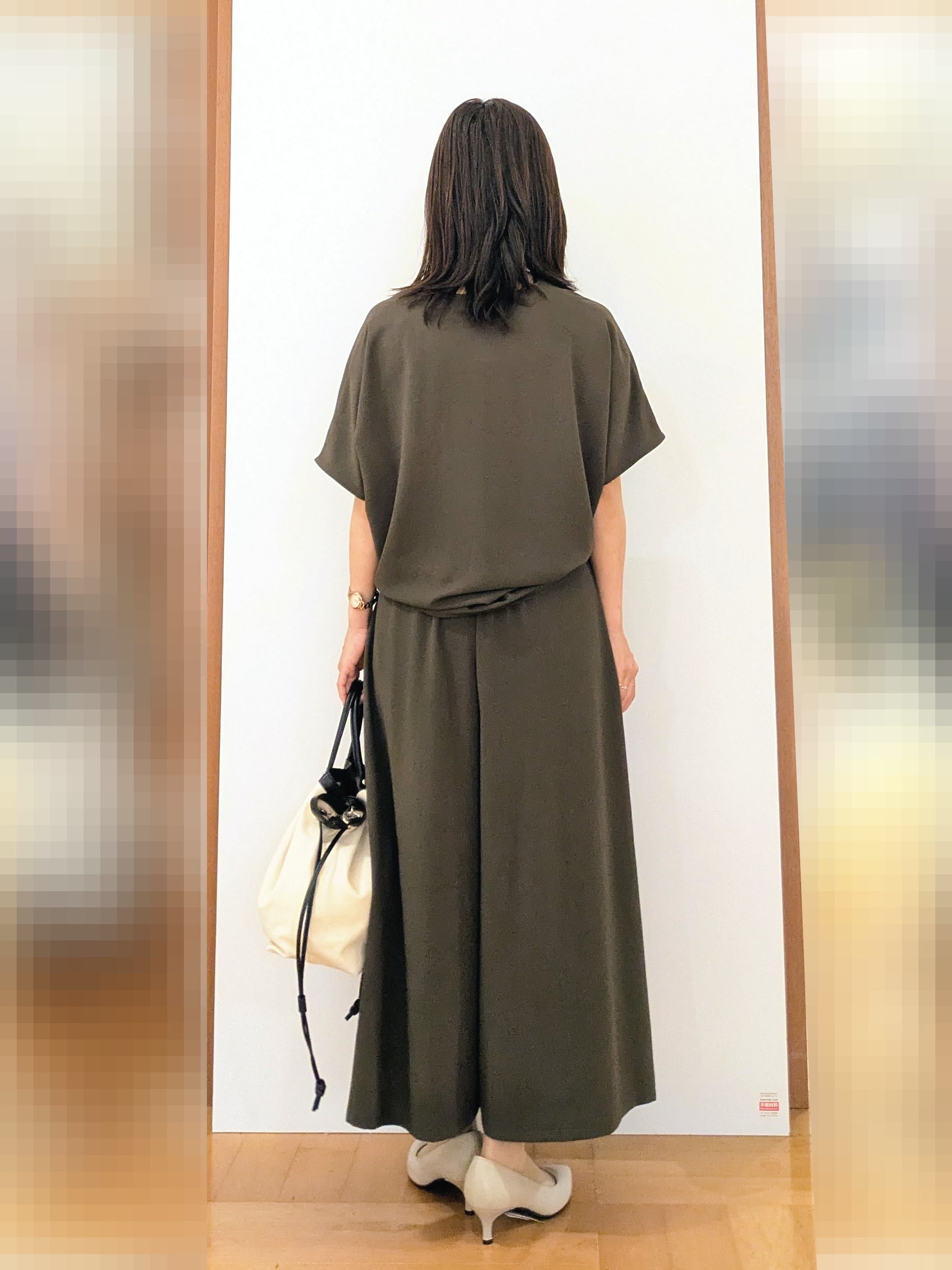 laverさんの「UNTITLED｜【UV/接触冷感/セットアップ可】リラクシーキーVネックブラウス」を使ったコーディネート