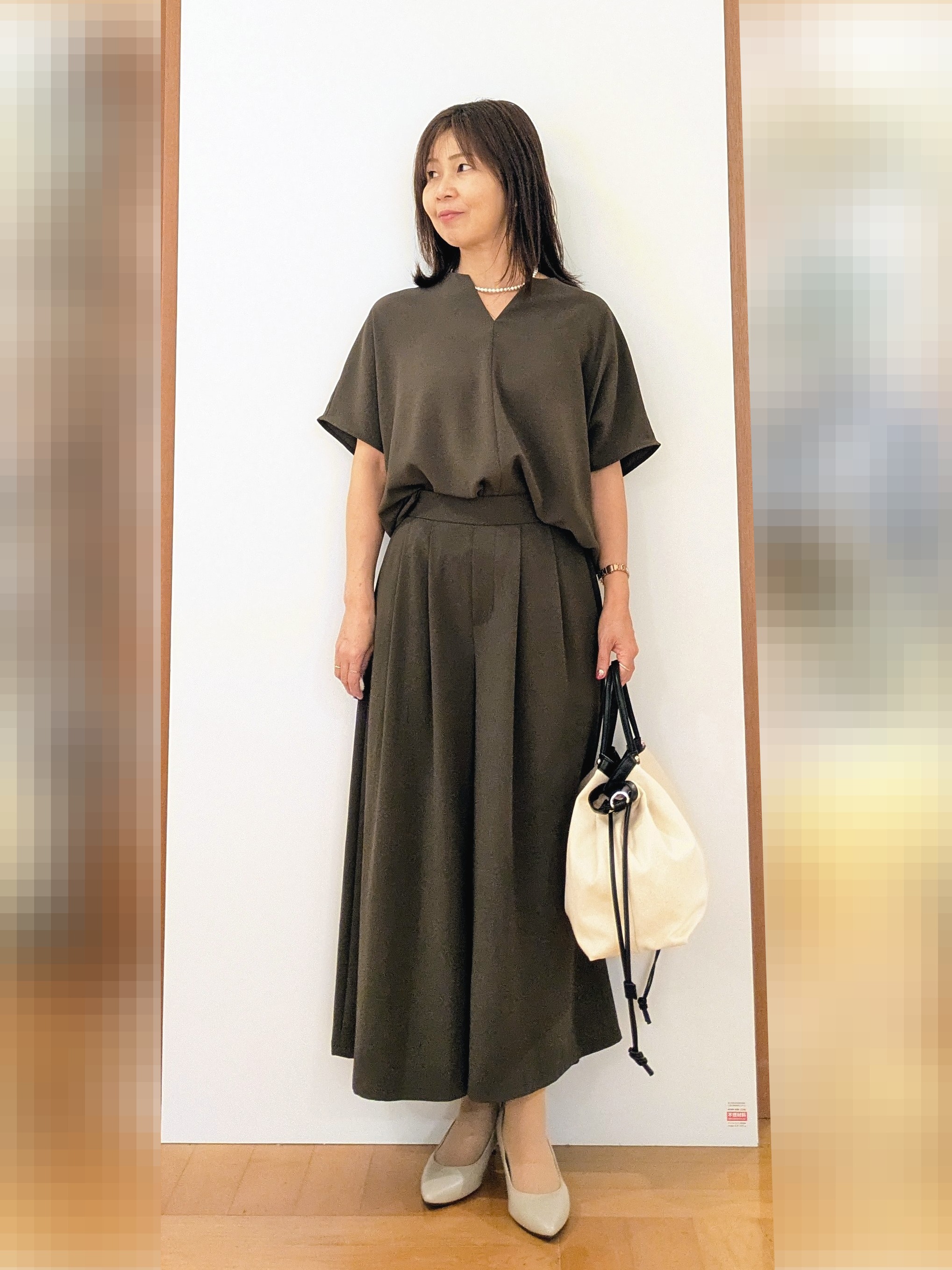 laverさんの「UNTITLED｜【UV/接触冷感/セットアップ可】リラクシーキーVネックブラウス」を使ったコーディネート