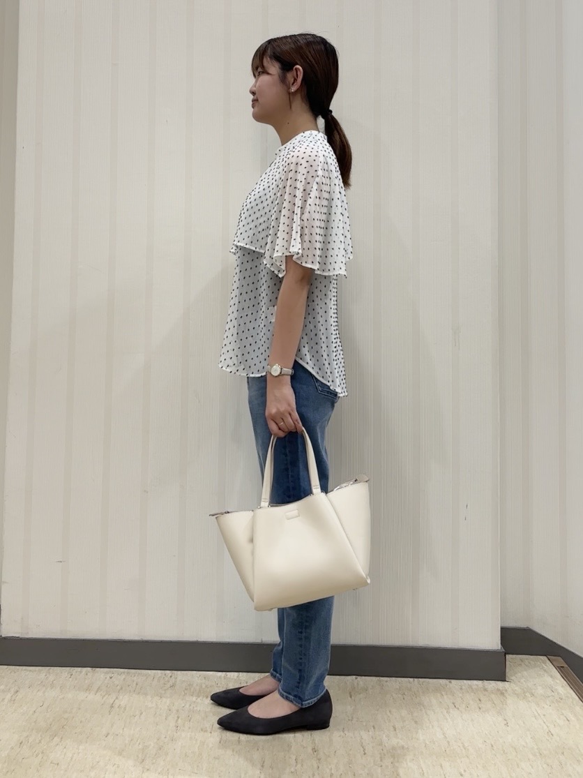 ちひさんの「INDIVI｜【通年活躍！褒められデニム】スキニー デニムパンツ」を使ったコーディネート