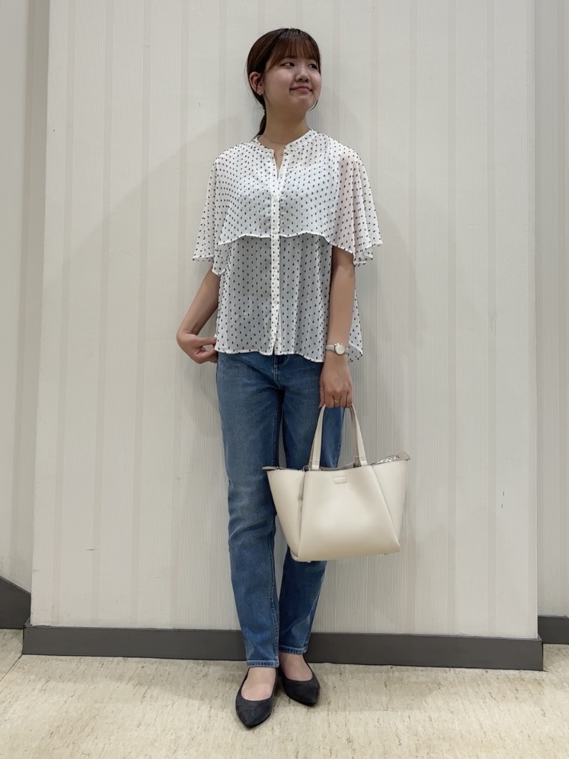 ちひさんの「INDIVI｜【通年活躍！褒められデニム】スキニー デニムパンツ」を使ったコーディネート